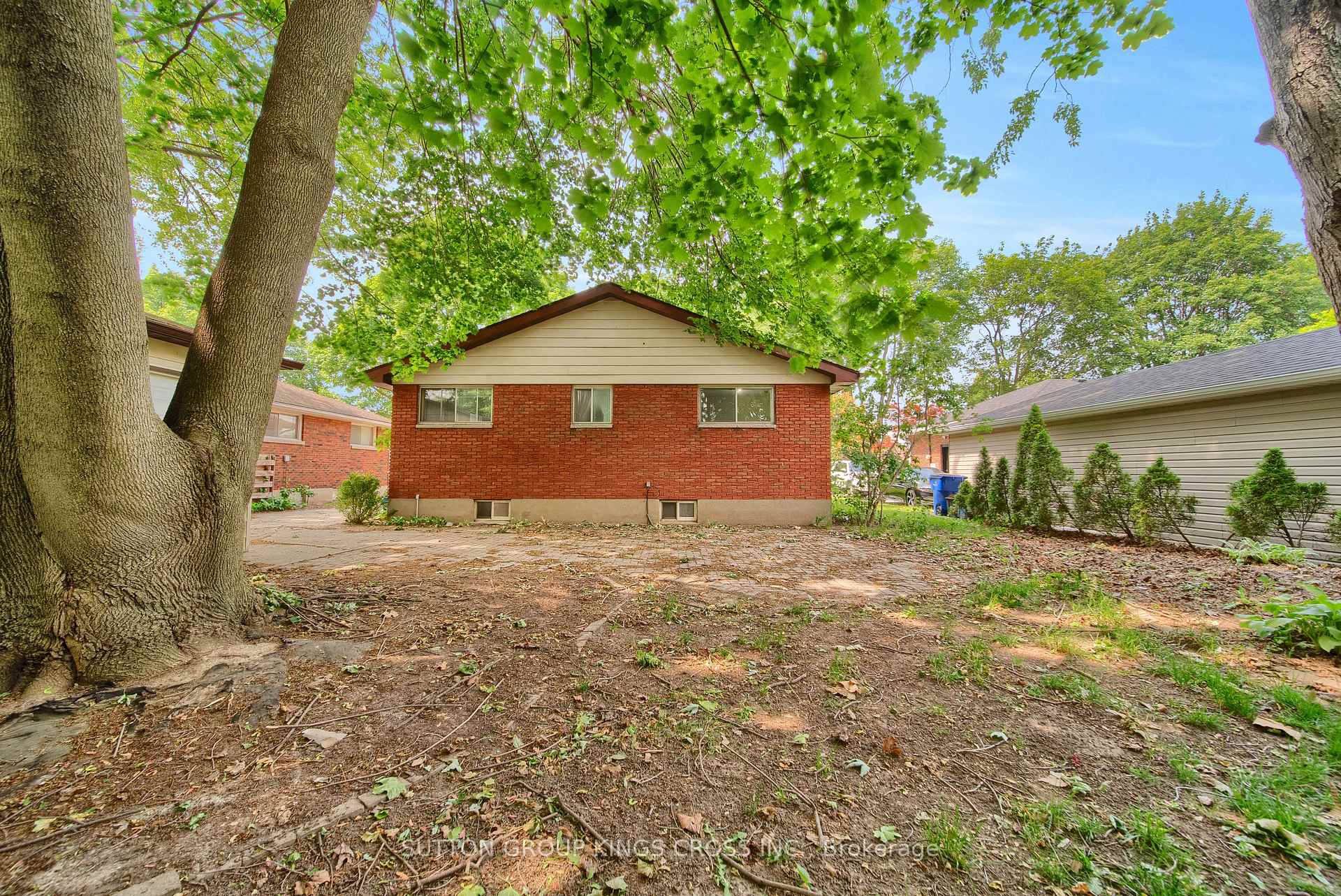 Photo 4 of 34 Hillcrest Avenue, Chatham-Kent — HOMEH