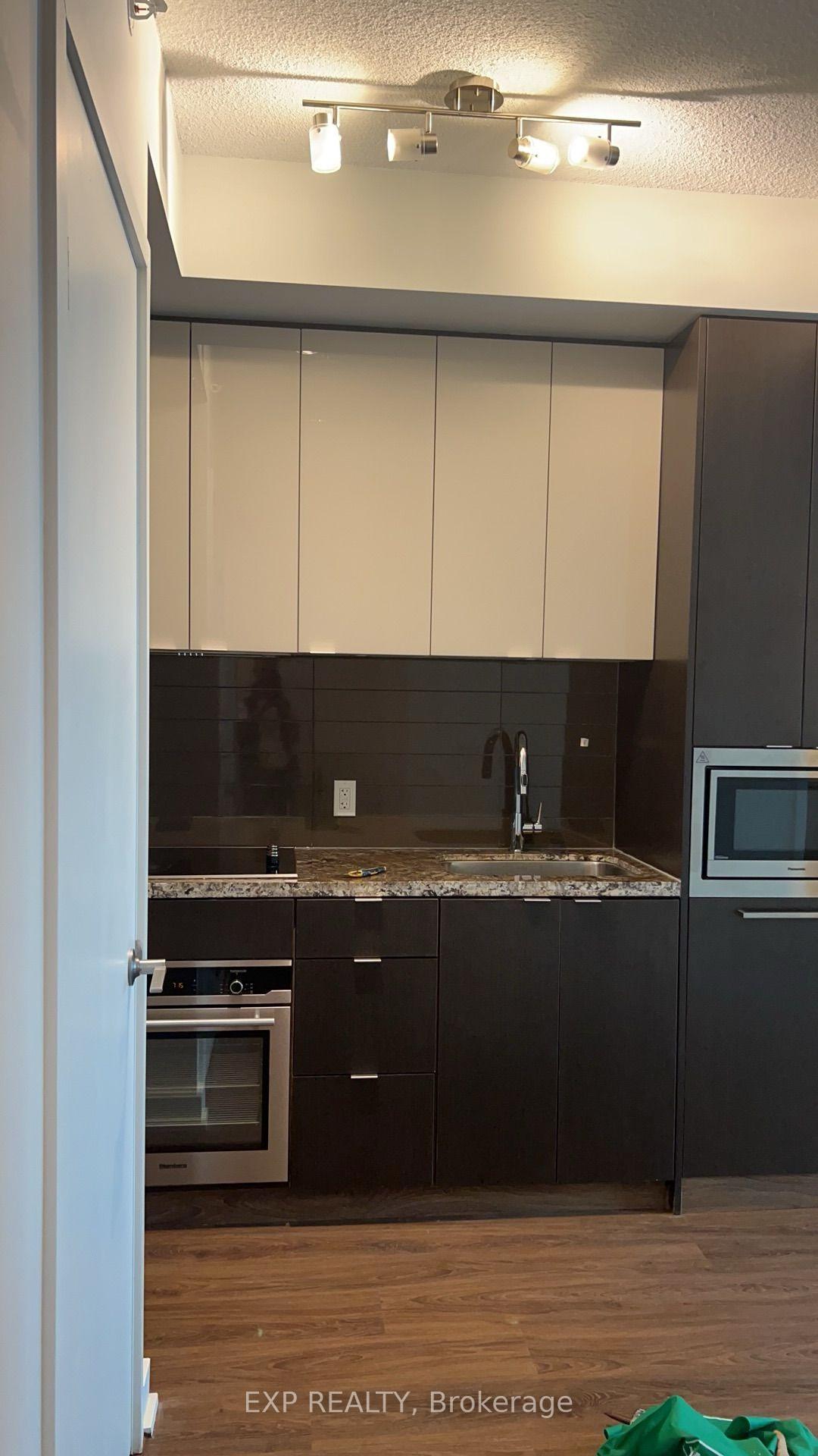 Photo 4 of Unit 1007, 125 Blue Jays Way, Toronto, Waterfront Communities — HOMEH