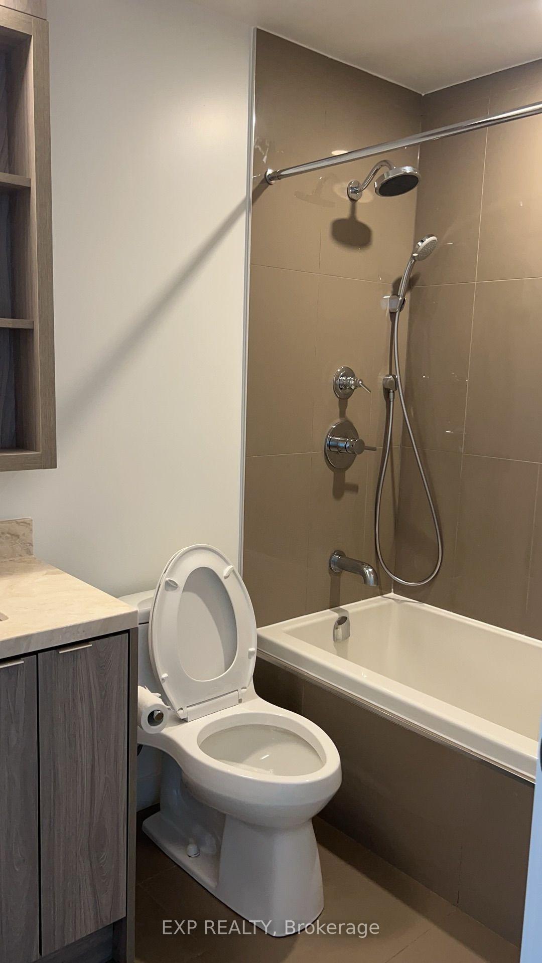 Photo 6 of Unit 1007, 125 Blue Jays Way, Toronto, Waterfront Communities — HOMEH