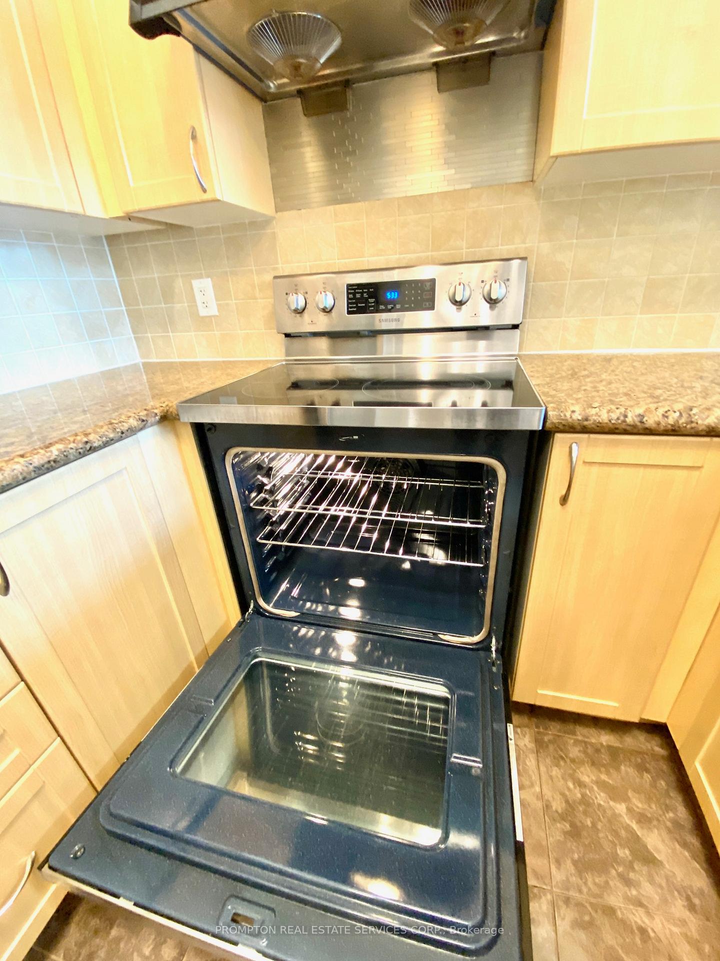Photo 16 of Unit Ph03, 30 Clegg Road, Markham, Unionville — HOMEH
