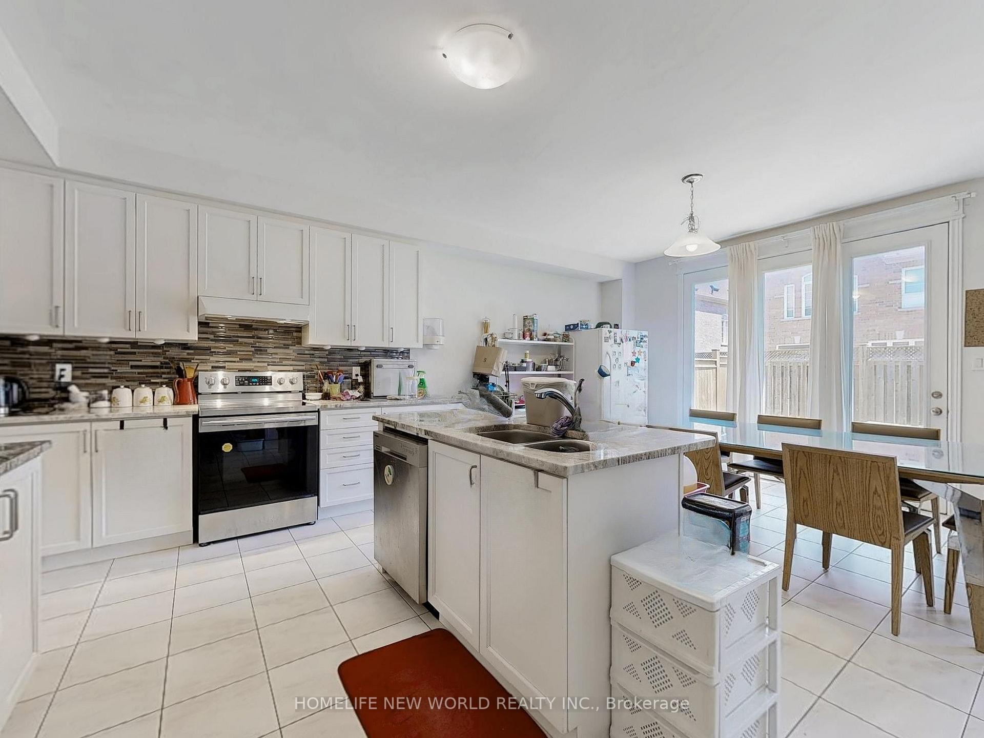 Photo 11 of 54 Thornapple Lane, Richmond Hill, Oak Ridges Lake Wilcox — HOMEH