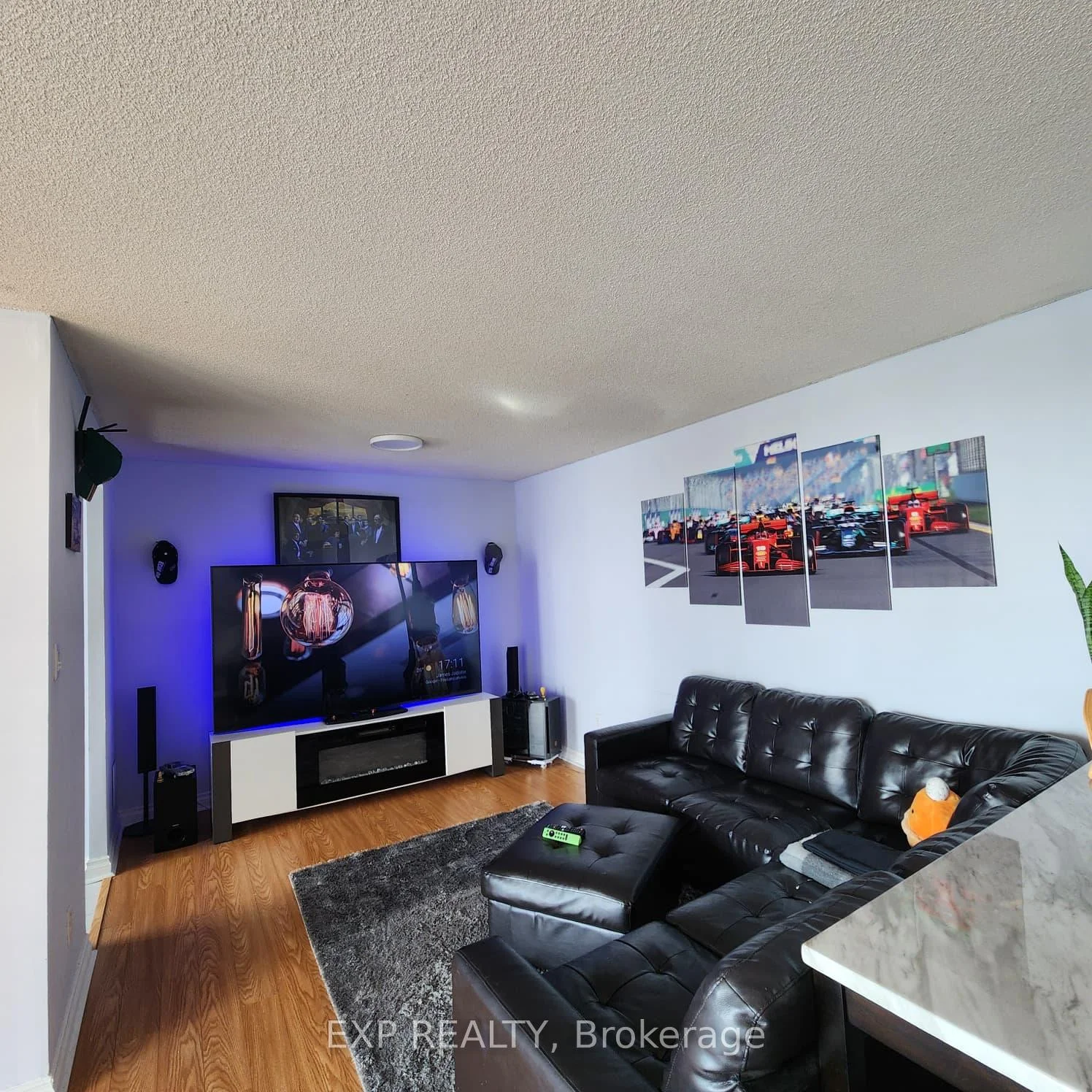 Photo 6 of Unit 409, 550 Webb Drive, Mississauga, City Centre — HOMEH