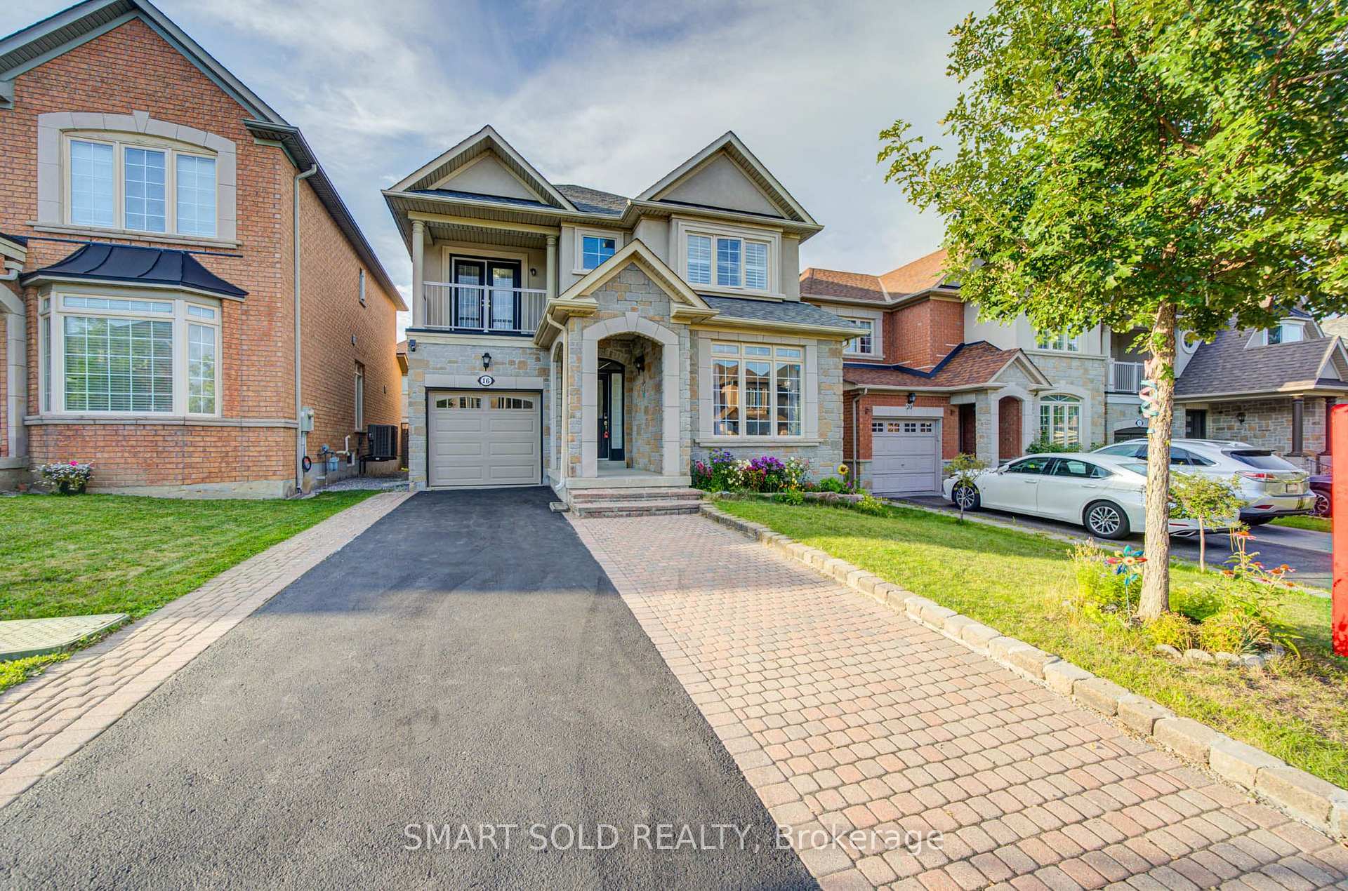 Photo 2 of 16 Burgundy Trail, Vaughan, Patterson — HOMEH