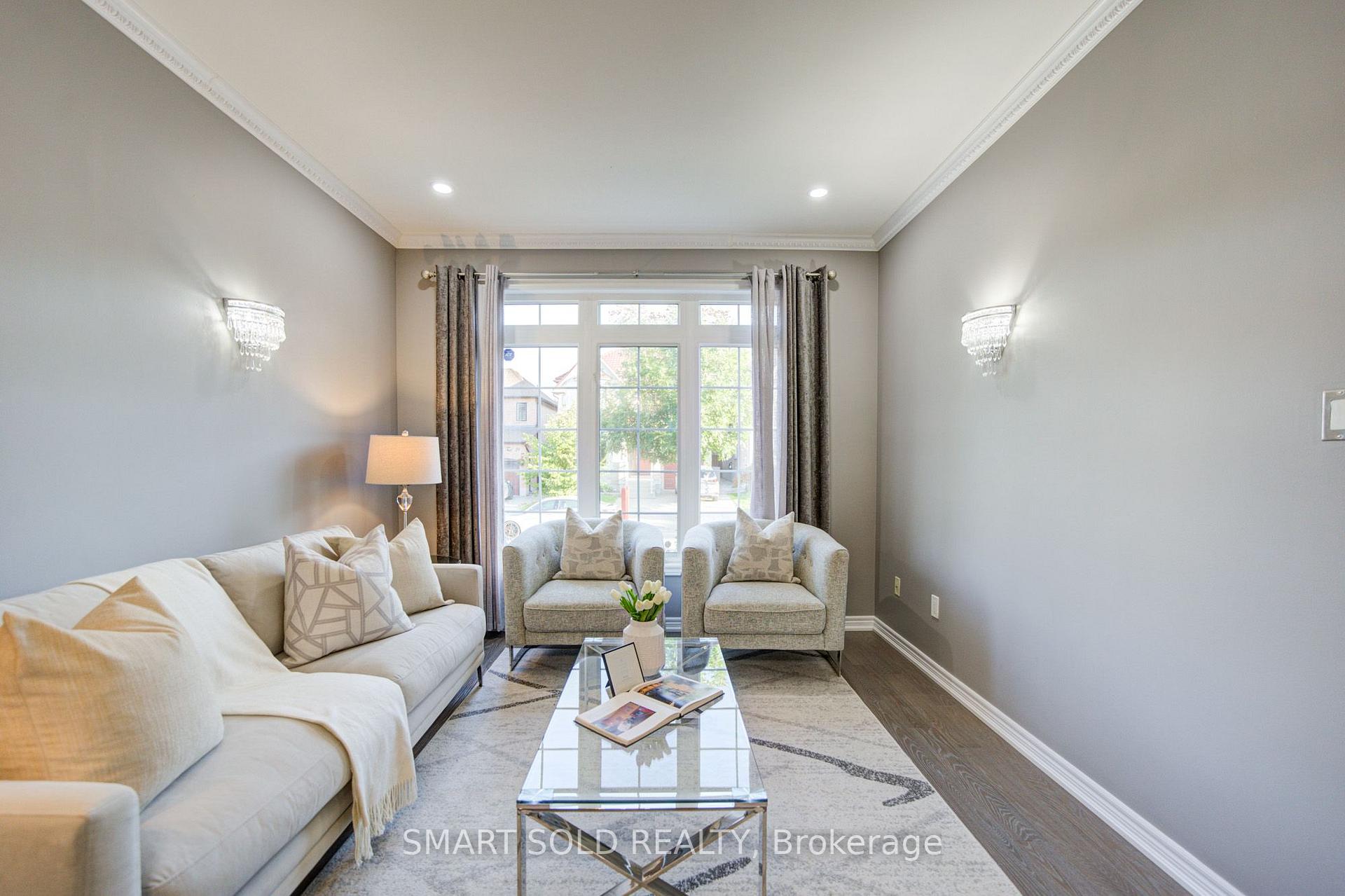 Photo 13 of 16 Burgundy Trail, Vaughan, Patterson — HOMEH