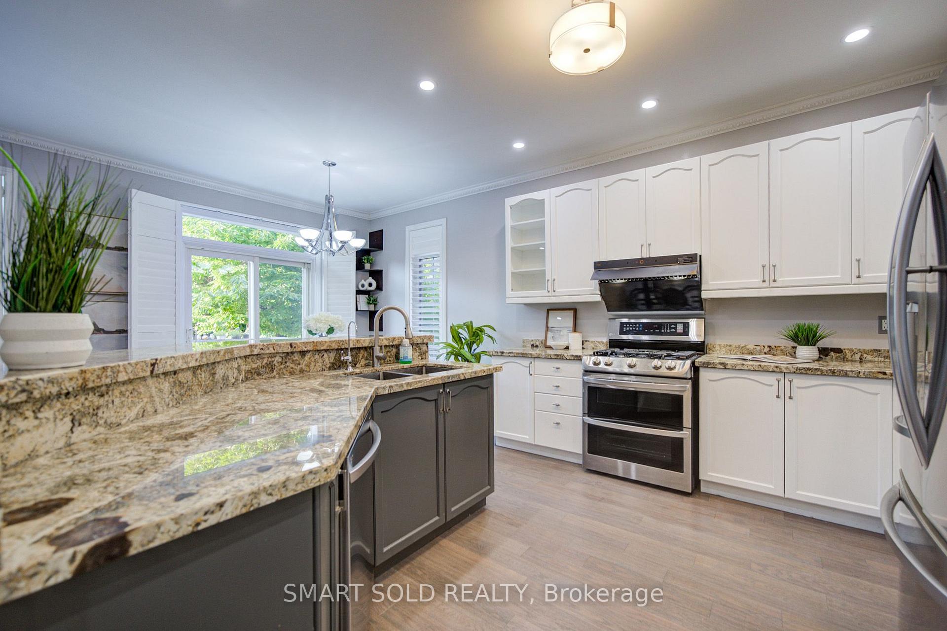Photo 17 of 16 Burgundy Trail, Vaughan, Patterson — HOMEH