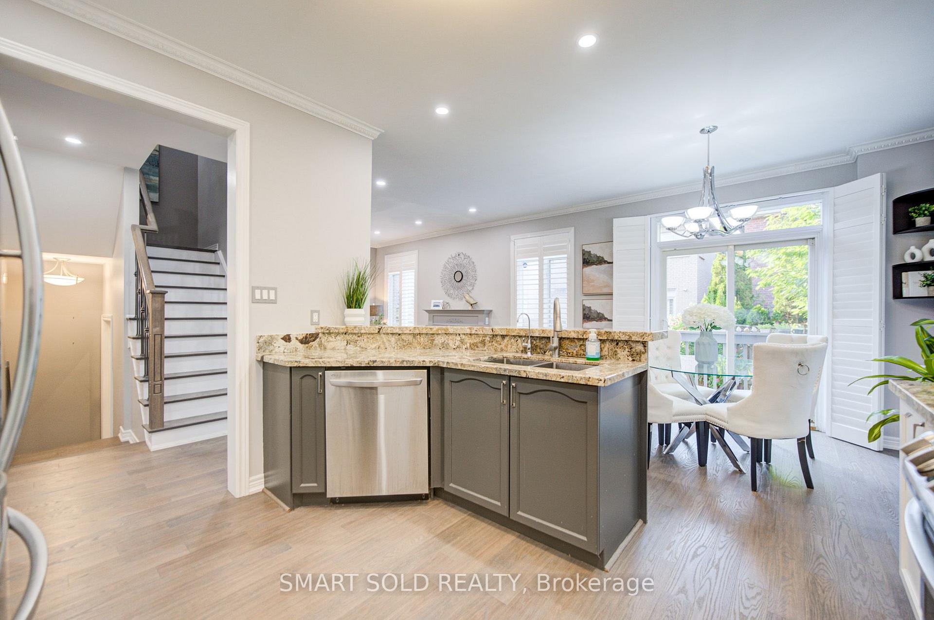 Photo 21 of 16 Burgundy Trail, Vaughan, Patterson — HOMEH