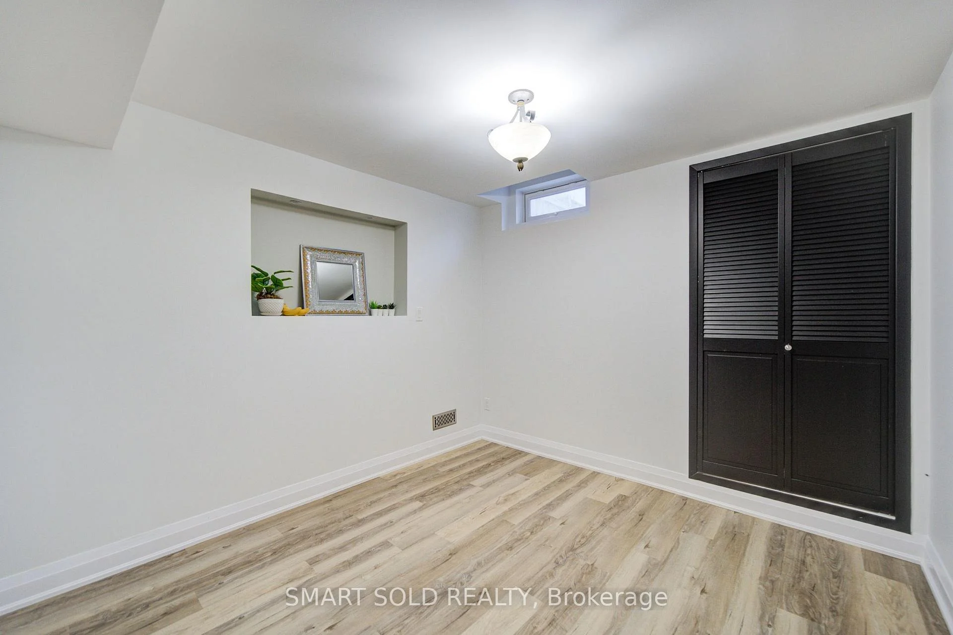 Photo 49 of 16 Burgundy Trail, Vaughan, Patterson — HOMEH