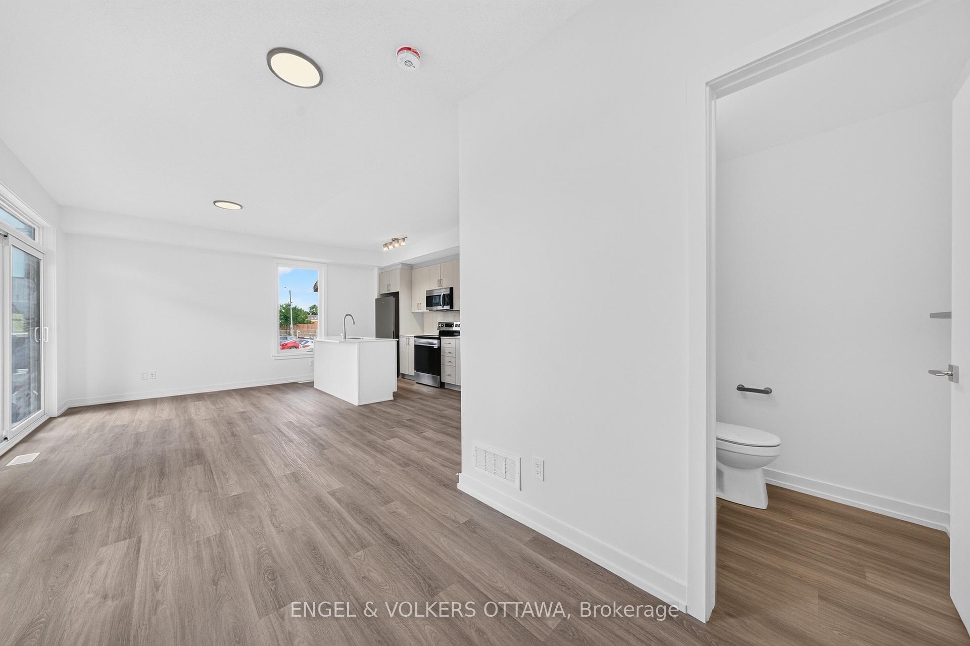 Photo 3 of 225 Stardust Private, Ottawa, Leitrim — HOMEH