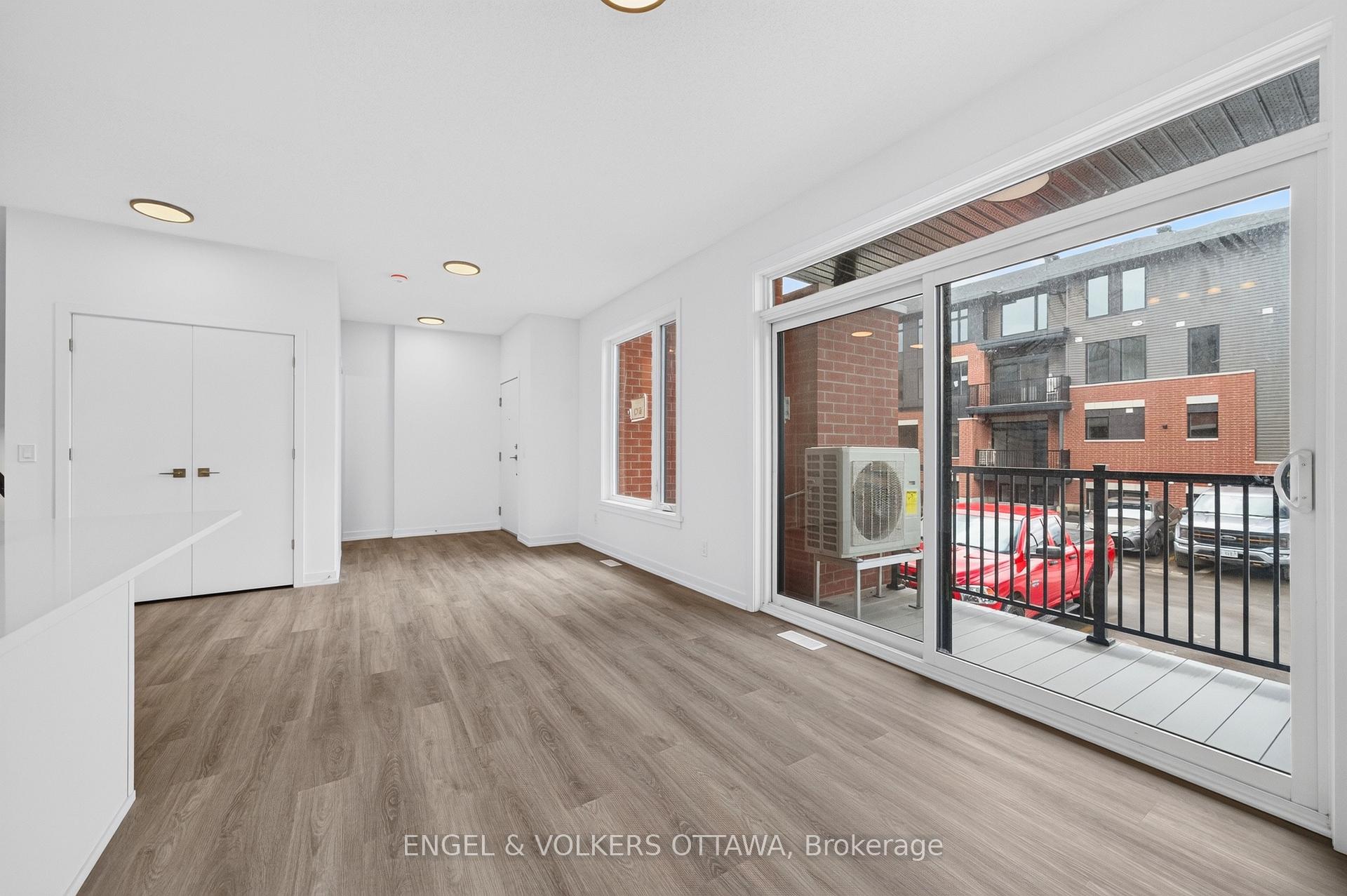 Photo 5 of 225 Stardust Private, Ottawa, Leitrim — HOMEH