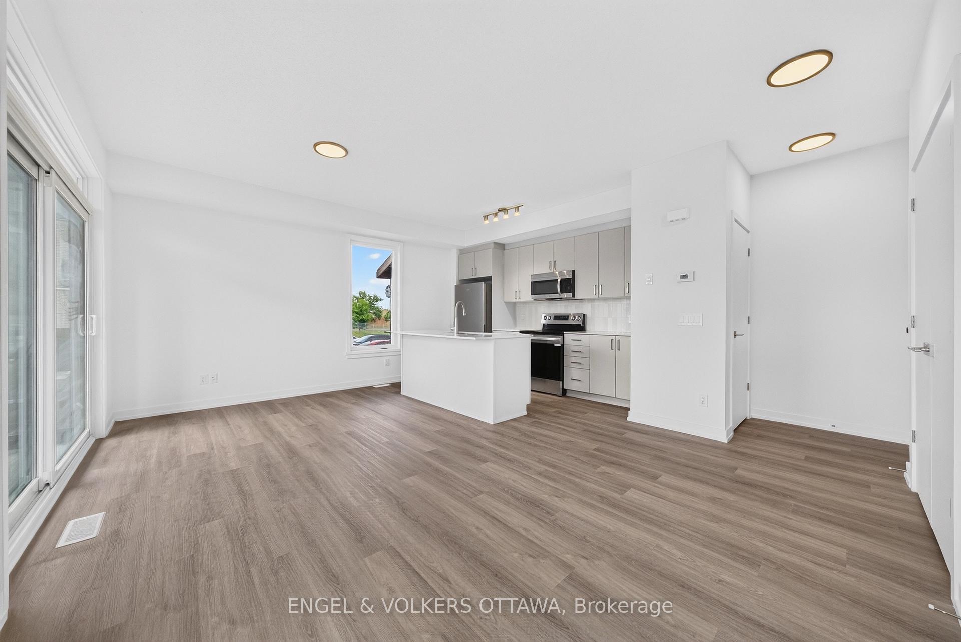Photo 6 of 225 Stardust Private, Ottawa, Leitrim — HOMEH