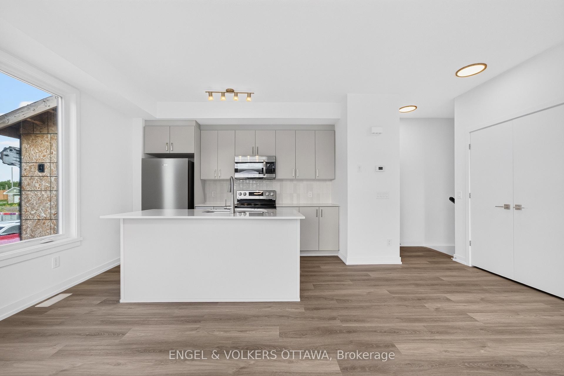 Photo 9 of 225 Stardust Private, Ottawa, Leitrim — HOMEH