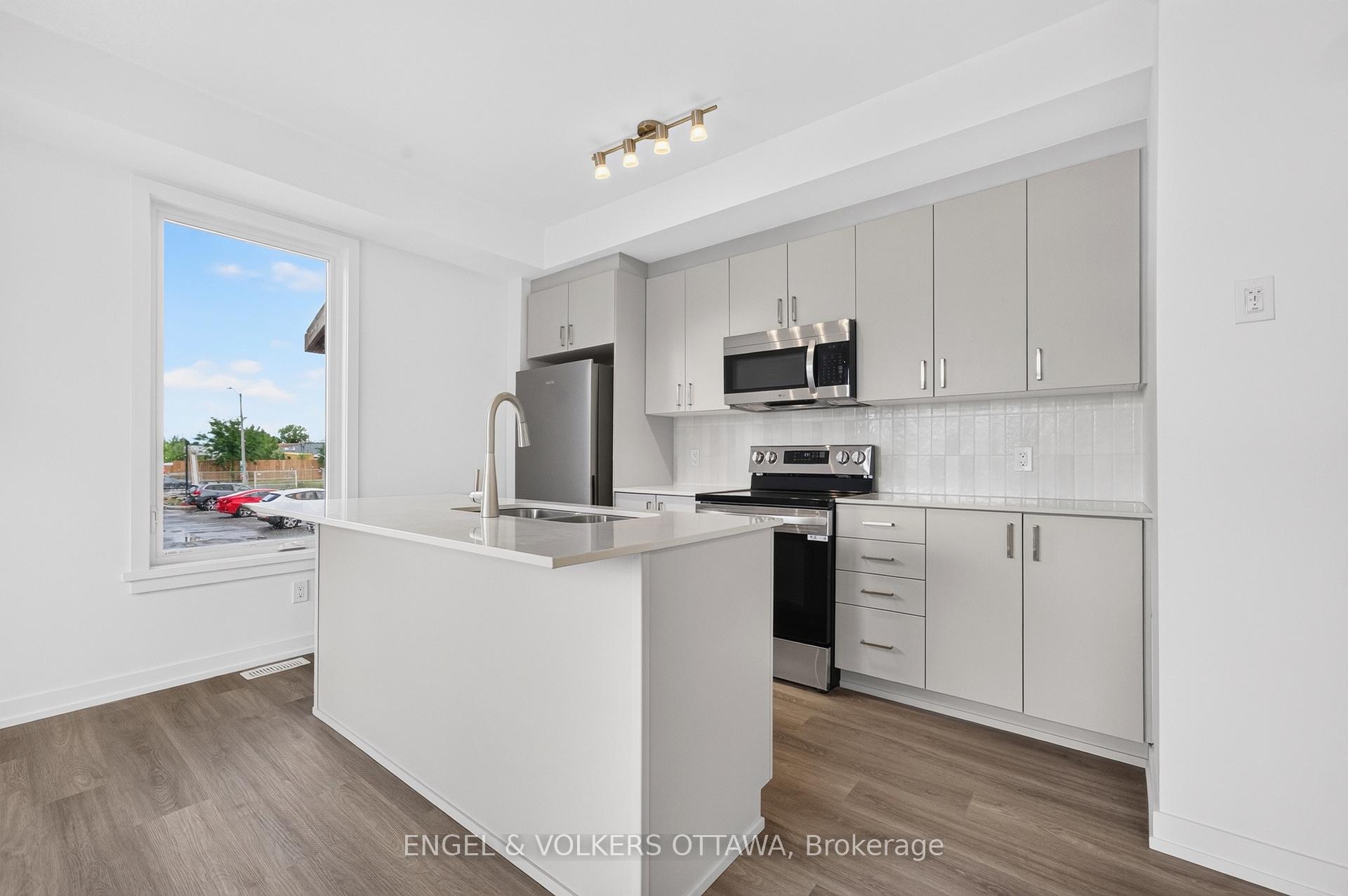Photo 10 of 225 Stardust Private, Ottawa, Leitrim — HOMEH