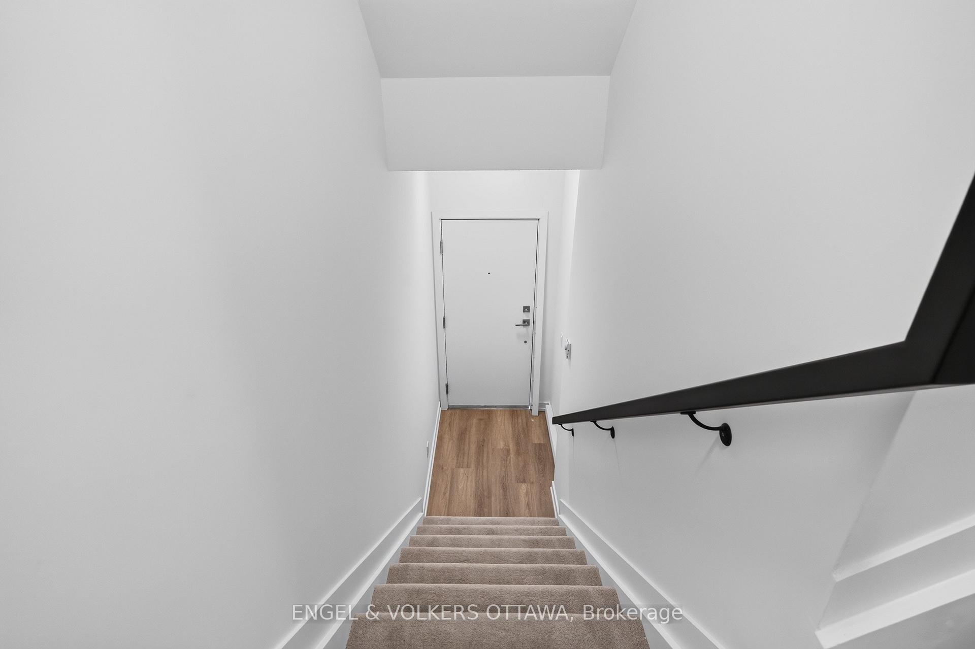 Photo 2 of 227 Stardust Private, Ottawa, Leitrim — HOMEH