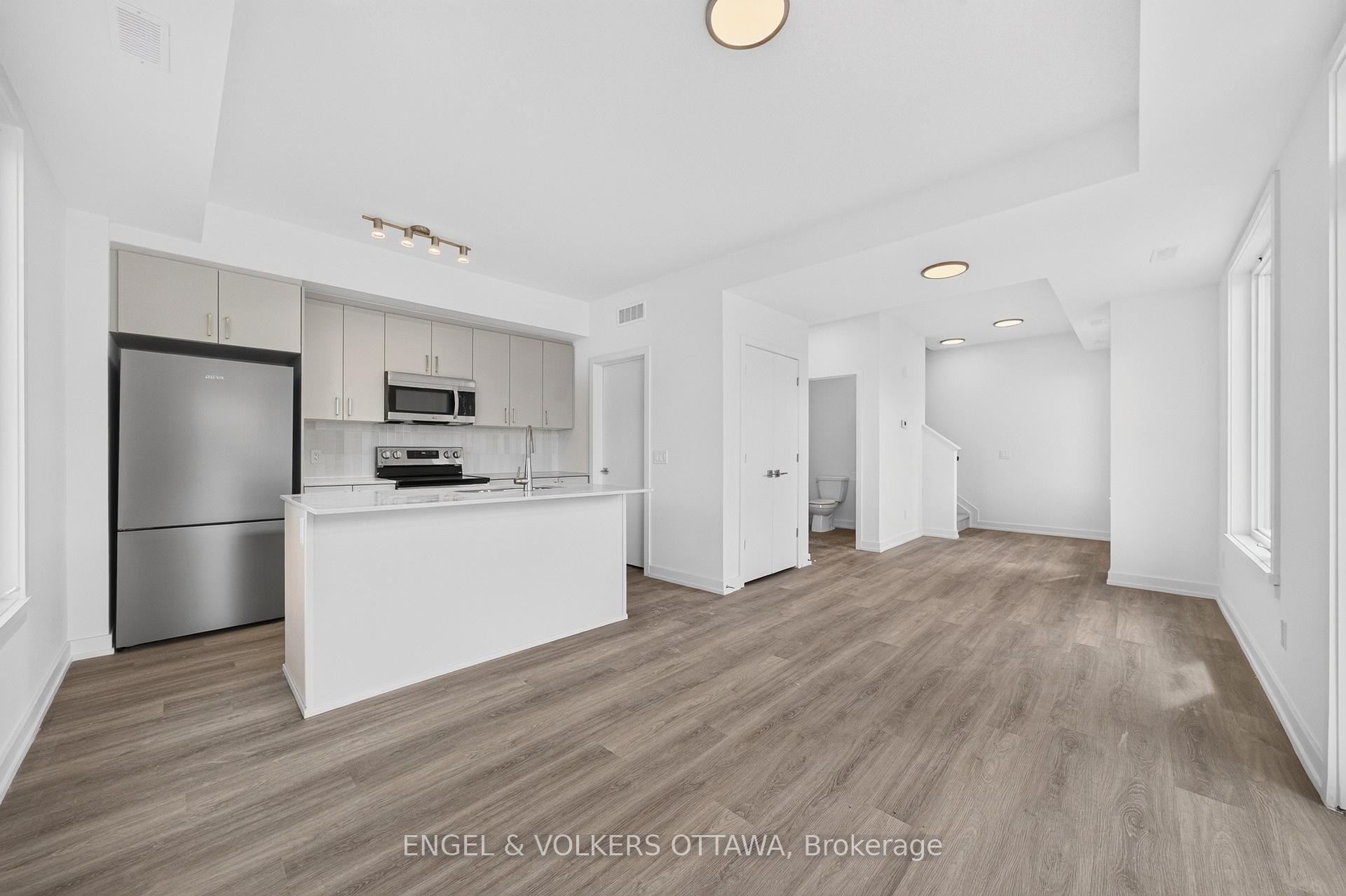 Photo 5 of 227 Stardust Private, Ottawa, Leitrim — HOMEH