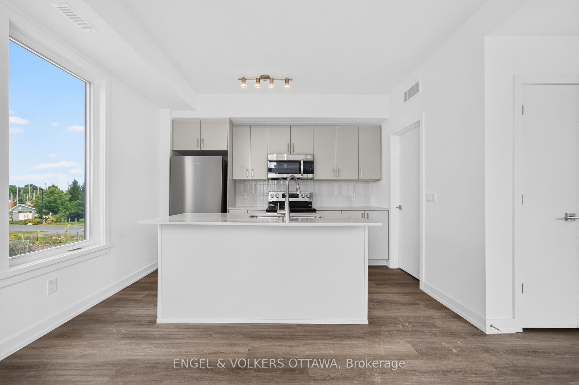 Photo 7 of 227 Stardust Private, Ottawa, Leitrim — HOMEH