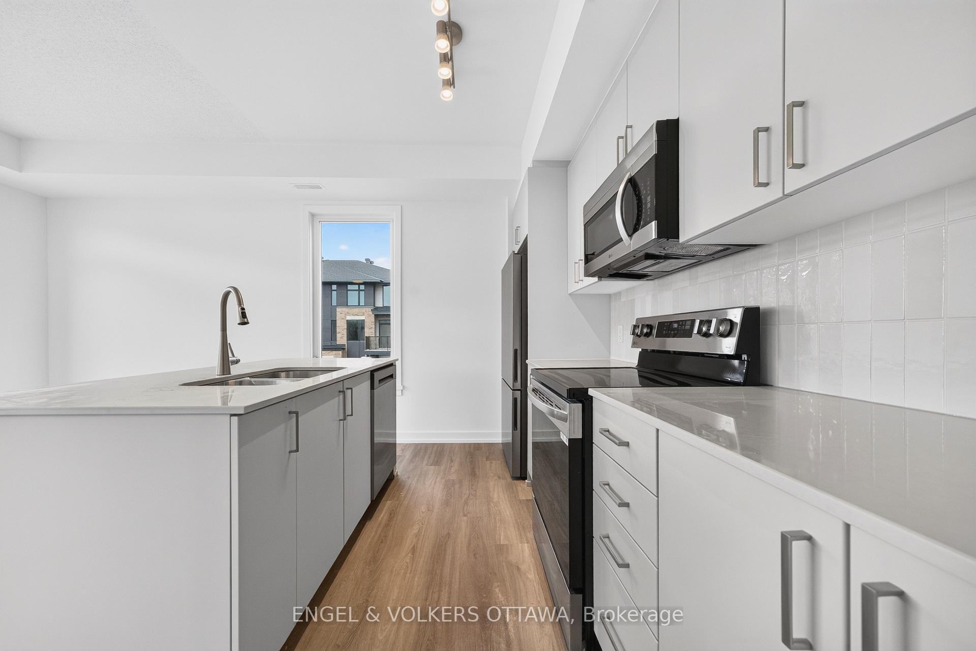 Photo 9 of 227 Stardust Private, Ottawa, Leitrim — HOMEH