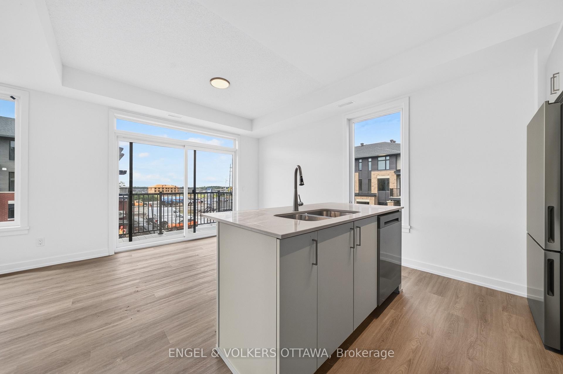 Photo 10 of 227 Stardust Private, Ottawa, Leitrim — HOMEH