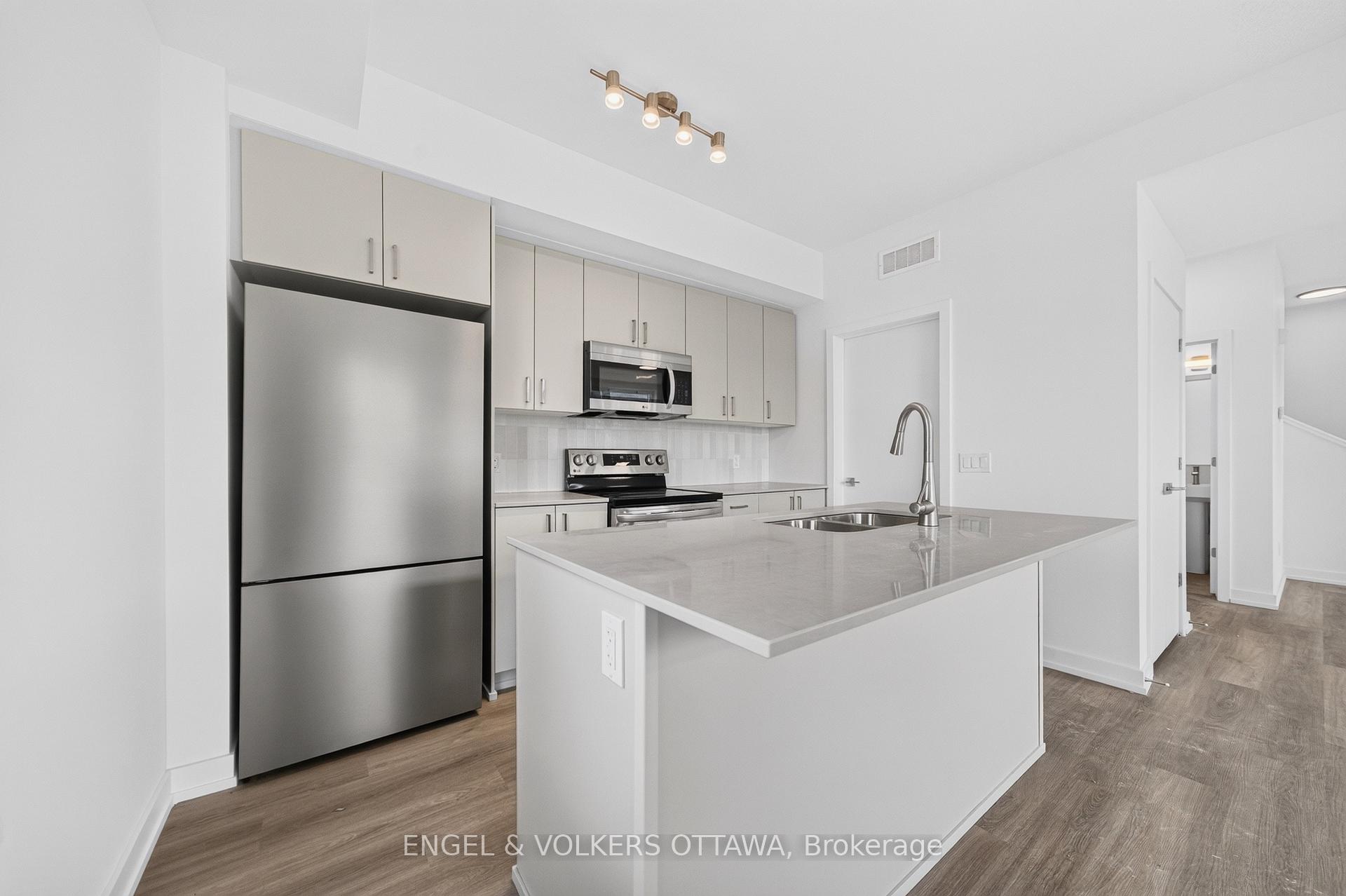 Photo 11 of 227 Stardust Private, Ottawa, Leitrim — HOMEH
