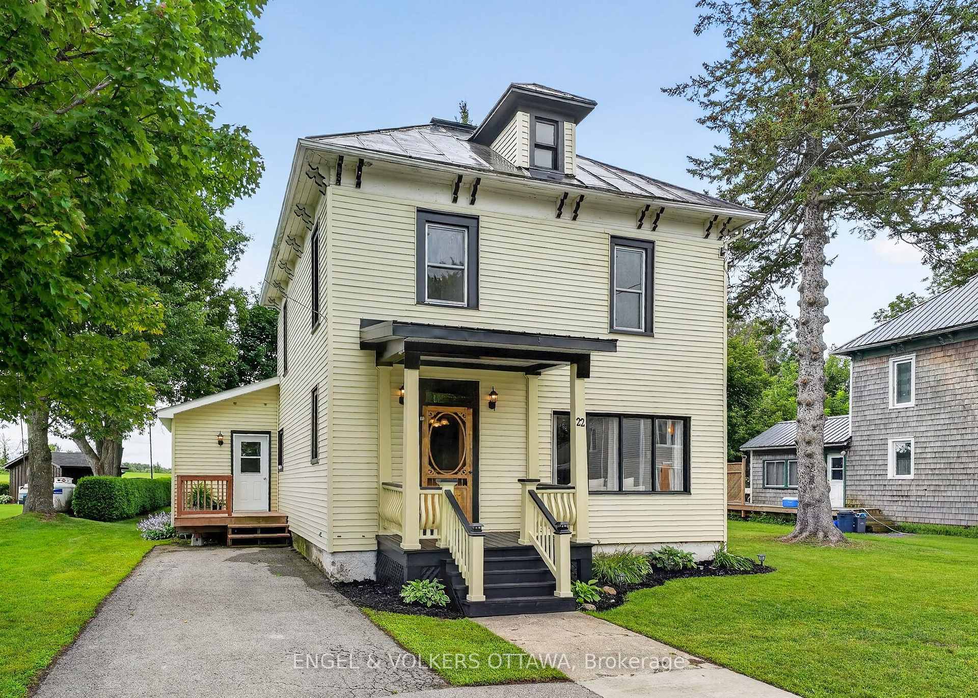 Photo 2 of 22 Peter Street, North Glengarry, Maxville — HOMEH