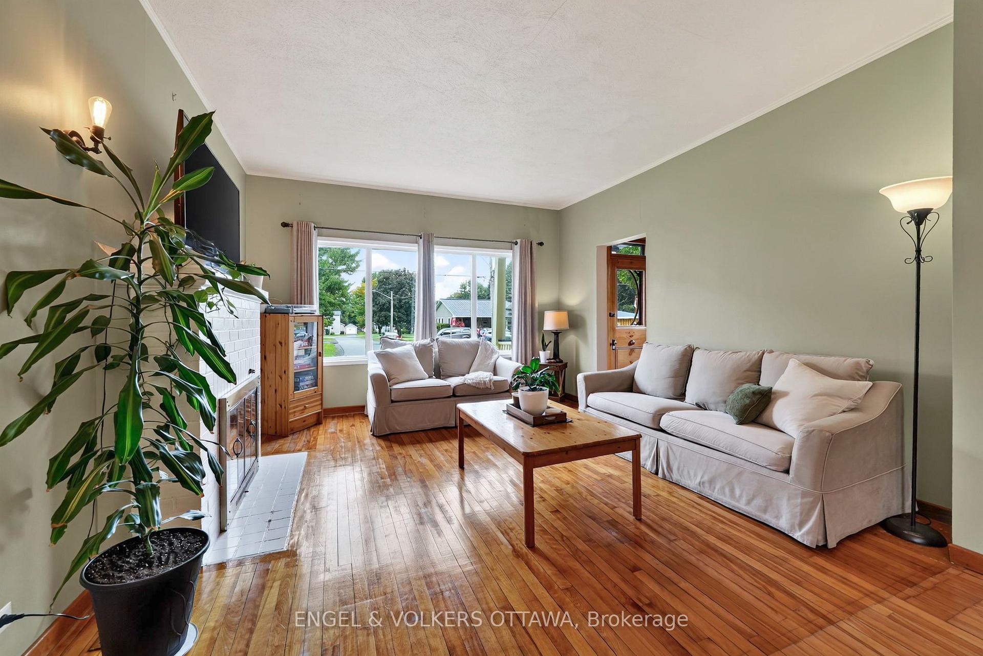 Photo 7 of 22 Peter Street, North Glengarry, Maxville — HOMEH