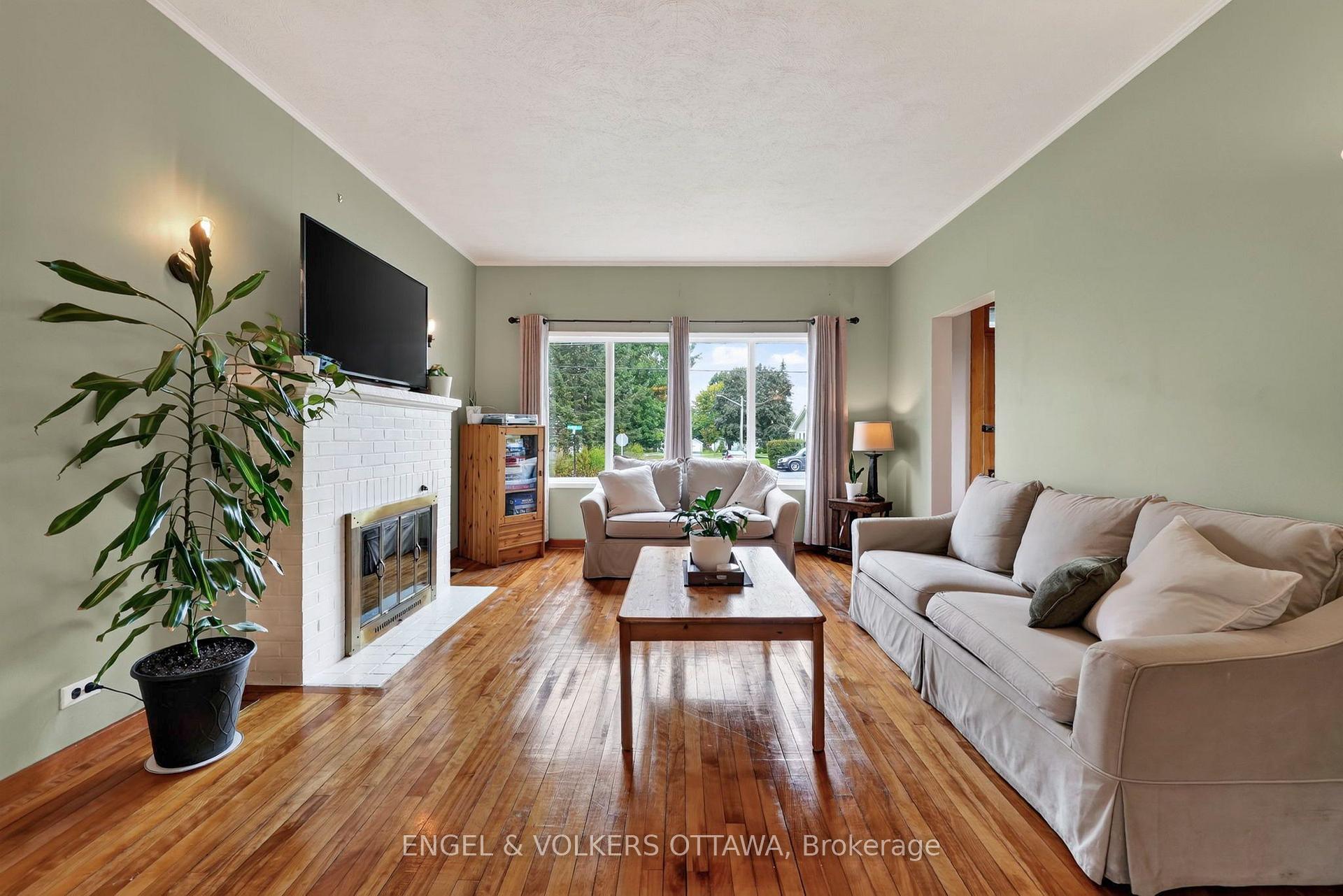 Photo 8 of 22 Peter Street, North Glengarry, Maxville — HOMEH