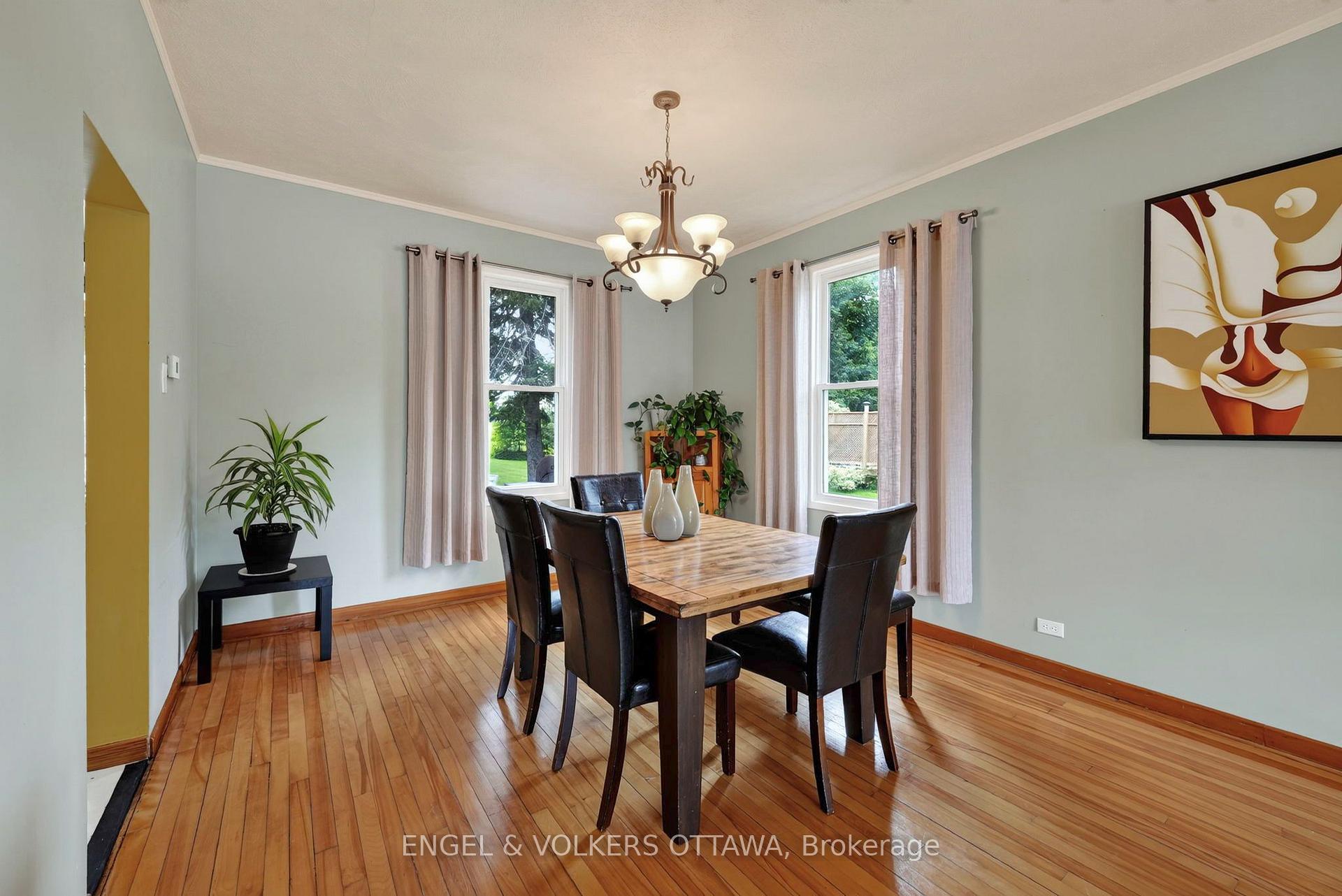 Photo 12 of 22 Peter Street, North Glengarry, Maxville — HOMEH
