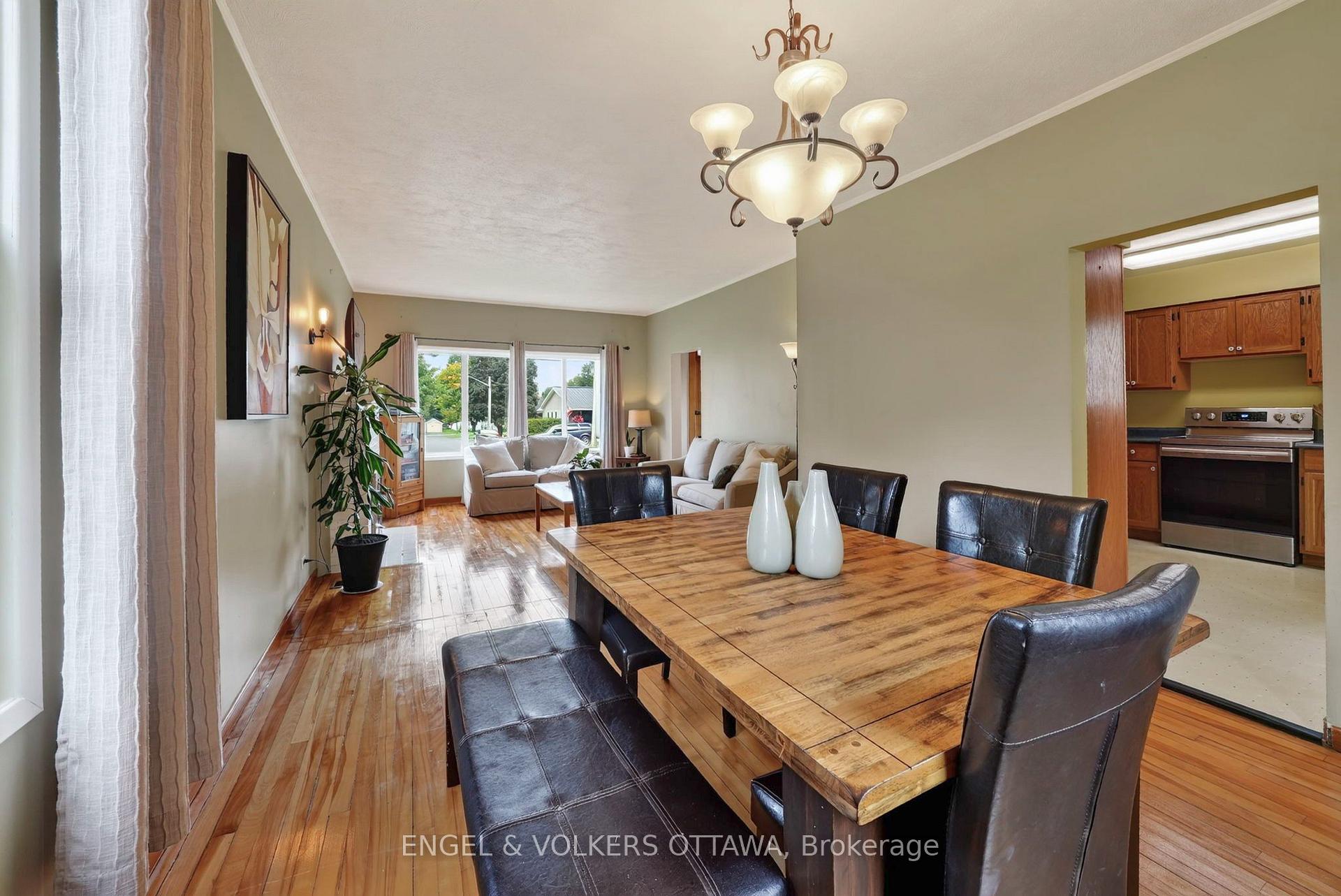 Photo 13 of 22 Peter Street, North Glengarry, Maxville — HOMEH