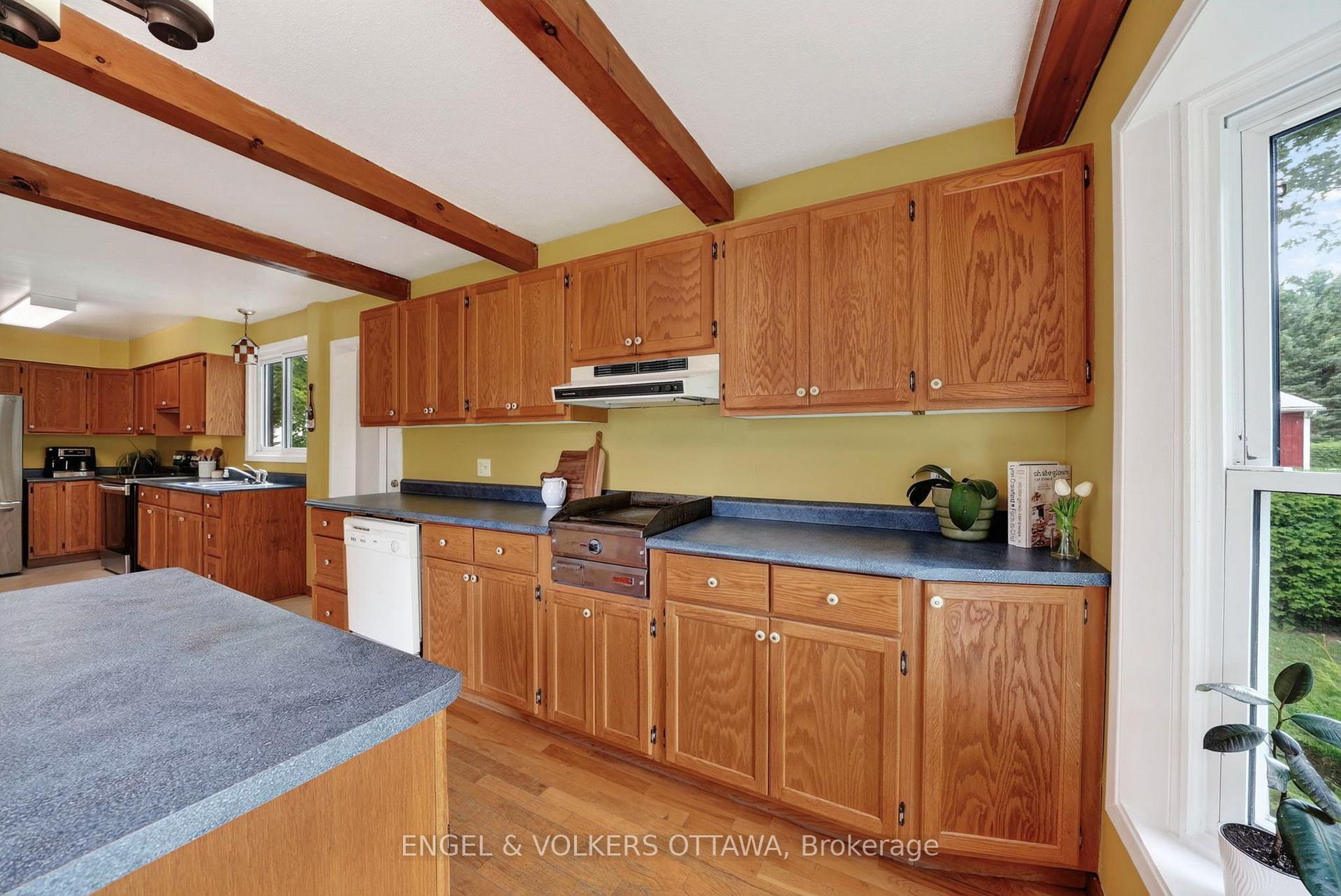 Photo 20 of 22 Peter Street, North Glengarry, Maxville — HOMEH