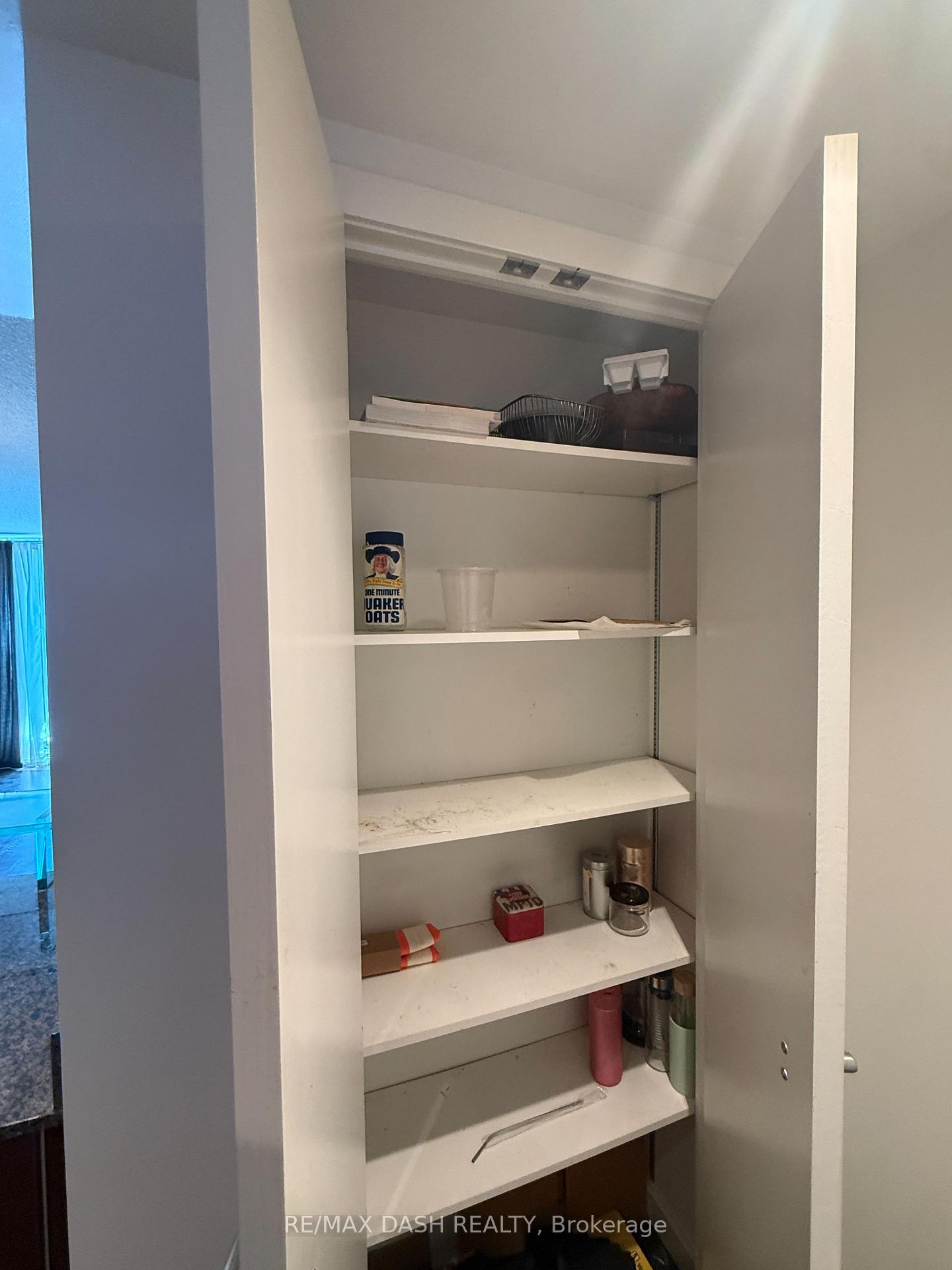 Photo 2 of Unit 1506, 208 Queens Quay W, Toronto, Waterfront Communities — HOMEH