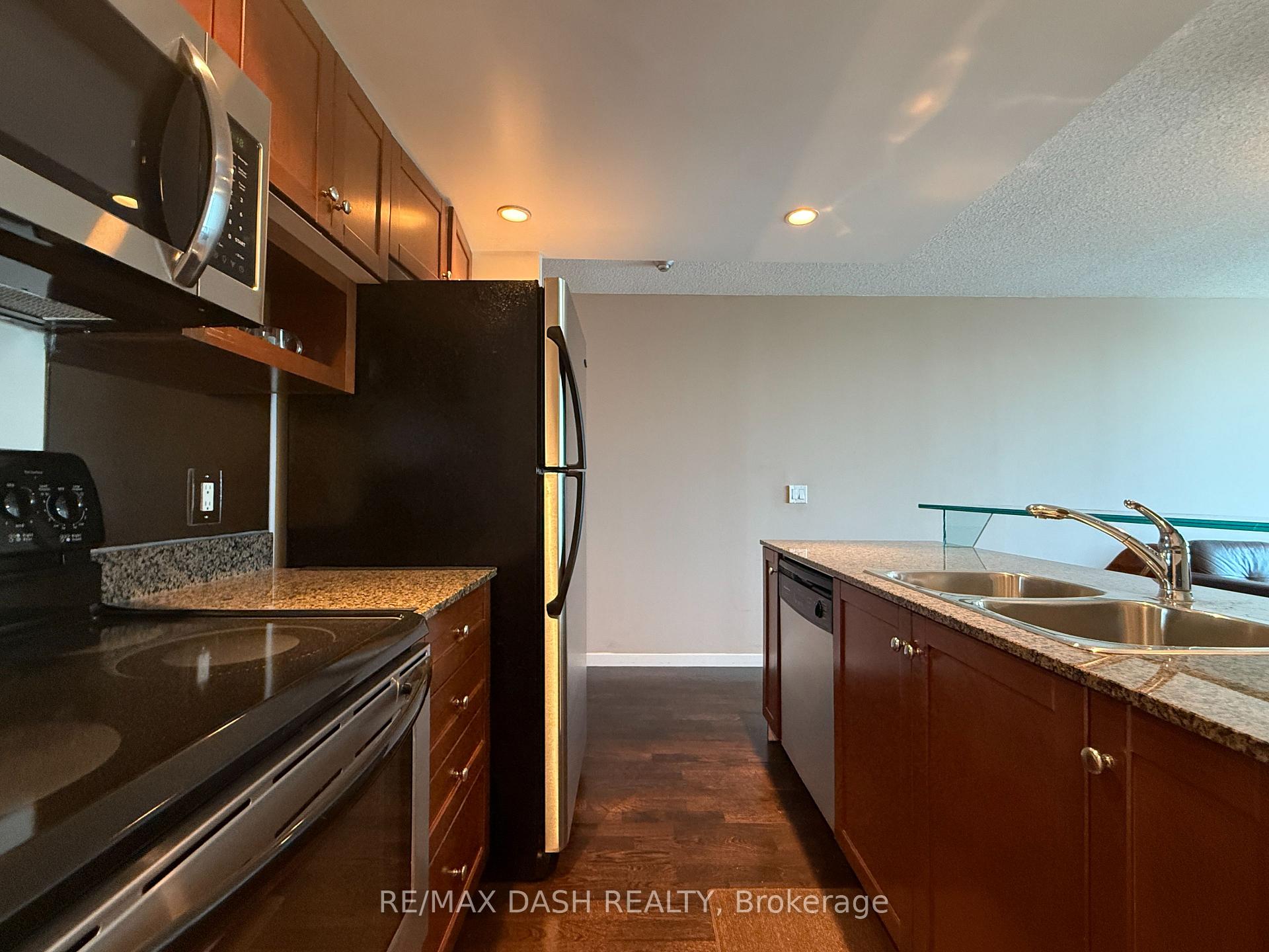 Photo 3 of Unit 1506, 208 Queens Quay W, Toronto, Waterfront Communities — HOMEH