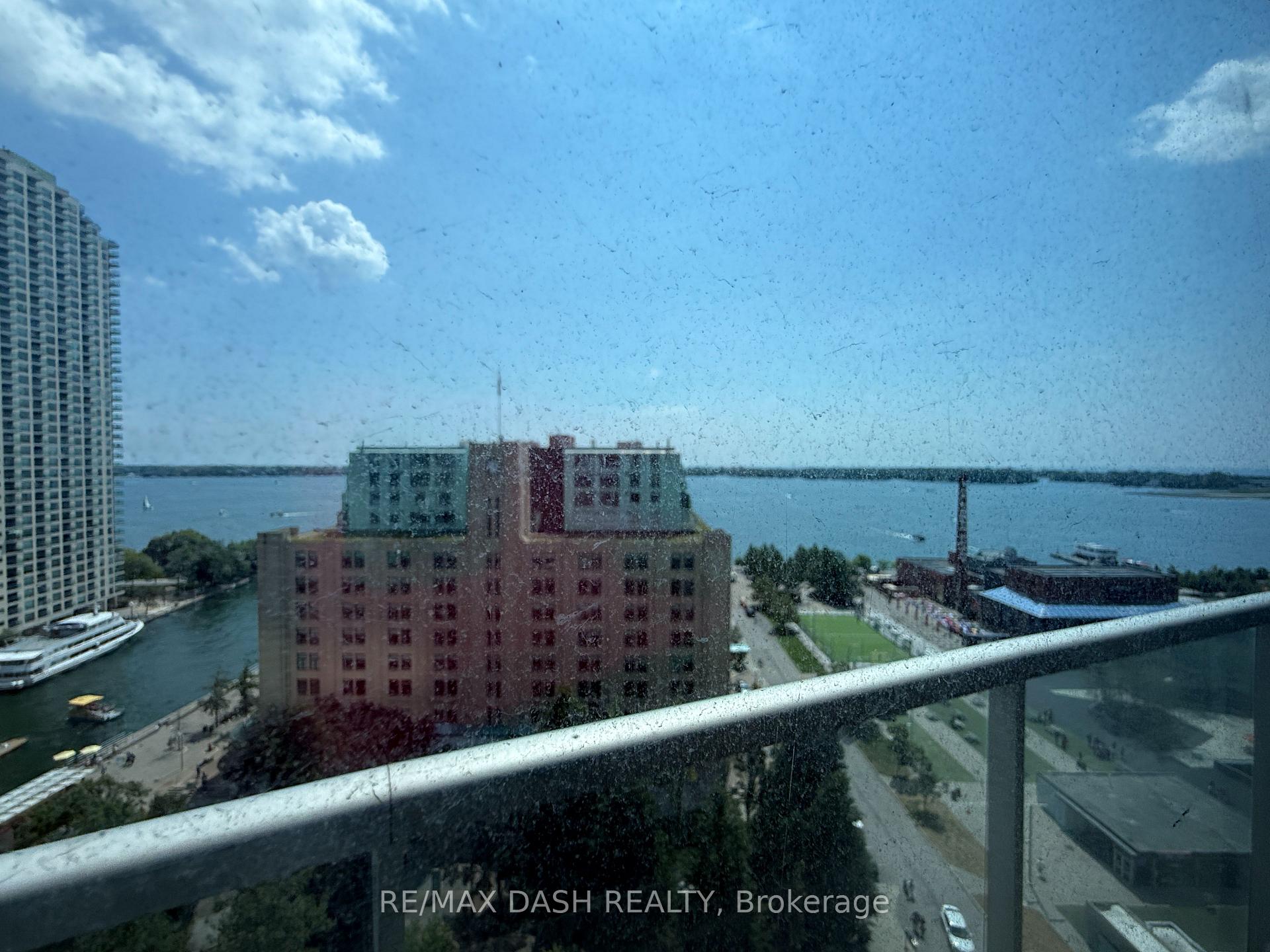 Photo 4 of Unit 1506, 208 Queens Quay W, Toronto, Waterfront Communities — HOMEH