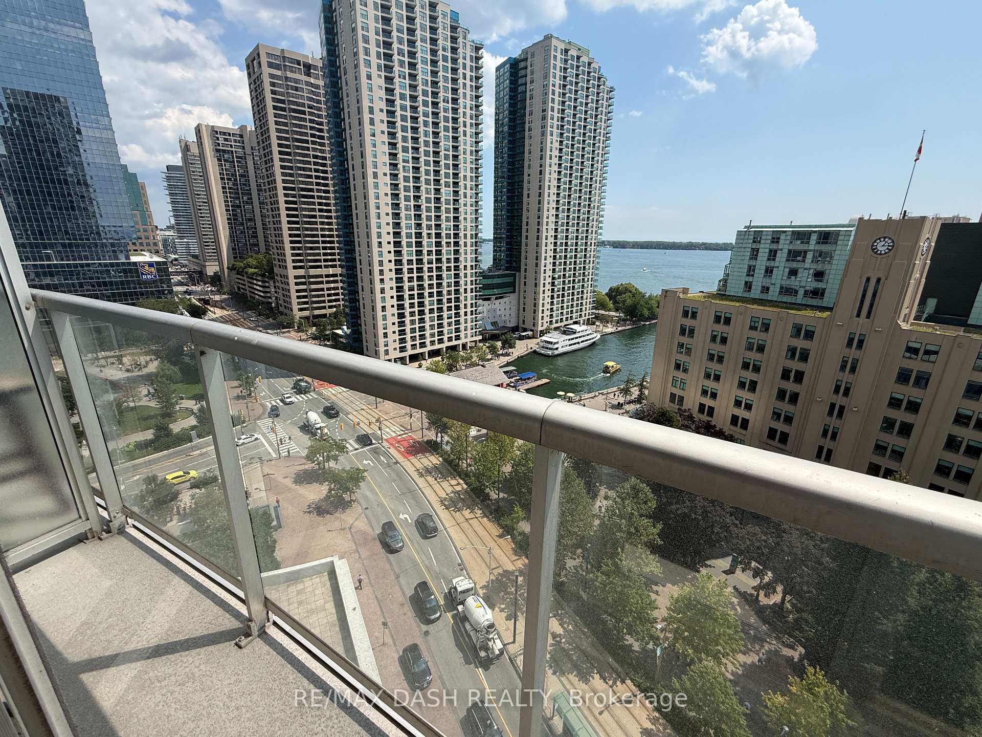 Photo 6 of Unit 1506, 208 Queens Quay W, Toronto, Waterfront Communities — HOMEH