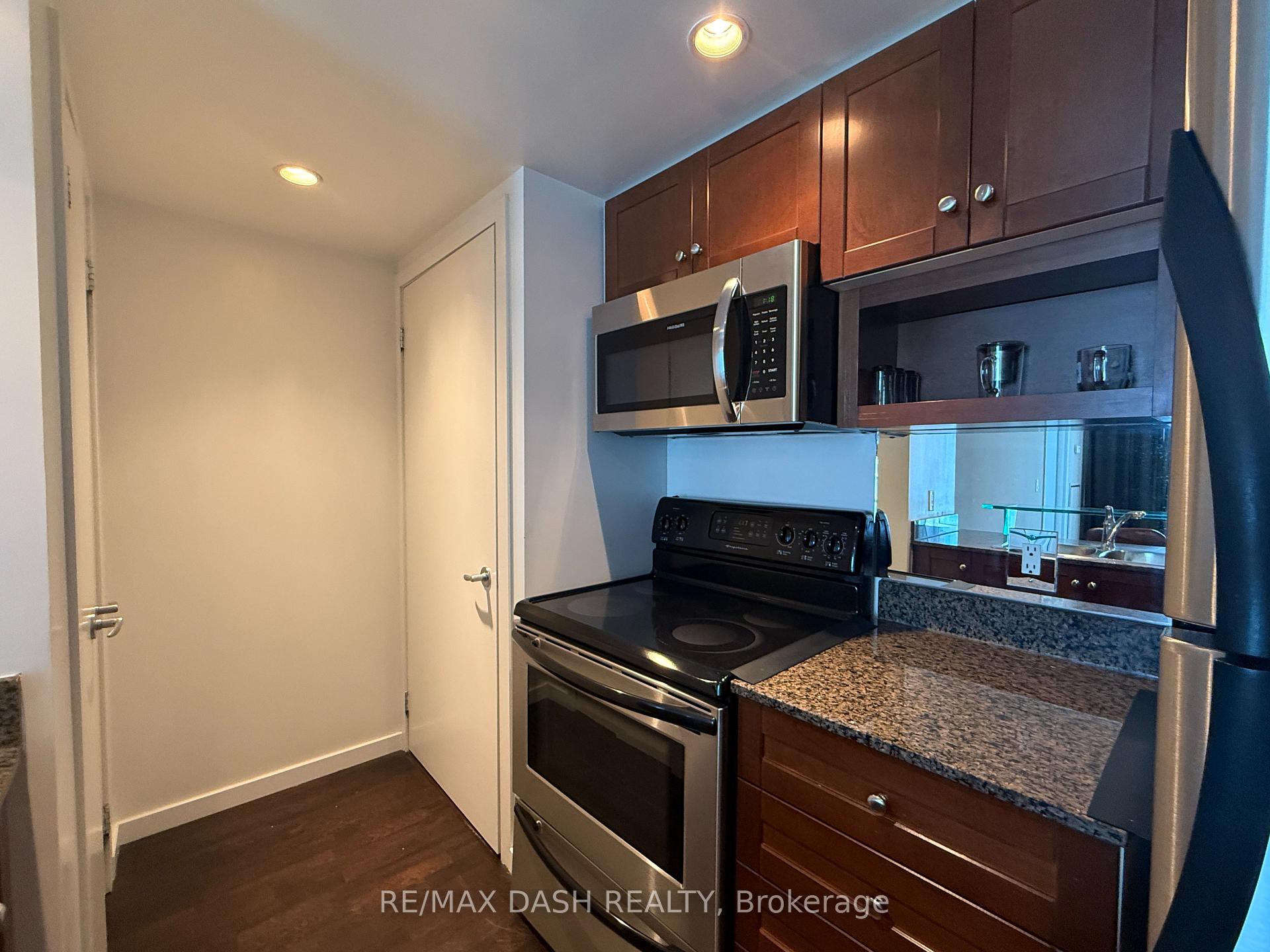 Photo 16 of Unit 1506, 208 Queens Quay W, Toronto, Waterfront Communities — HOMEH