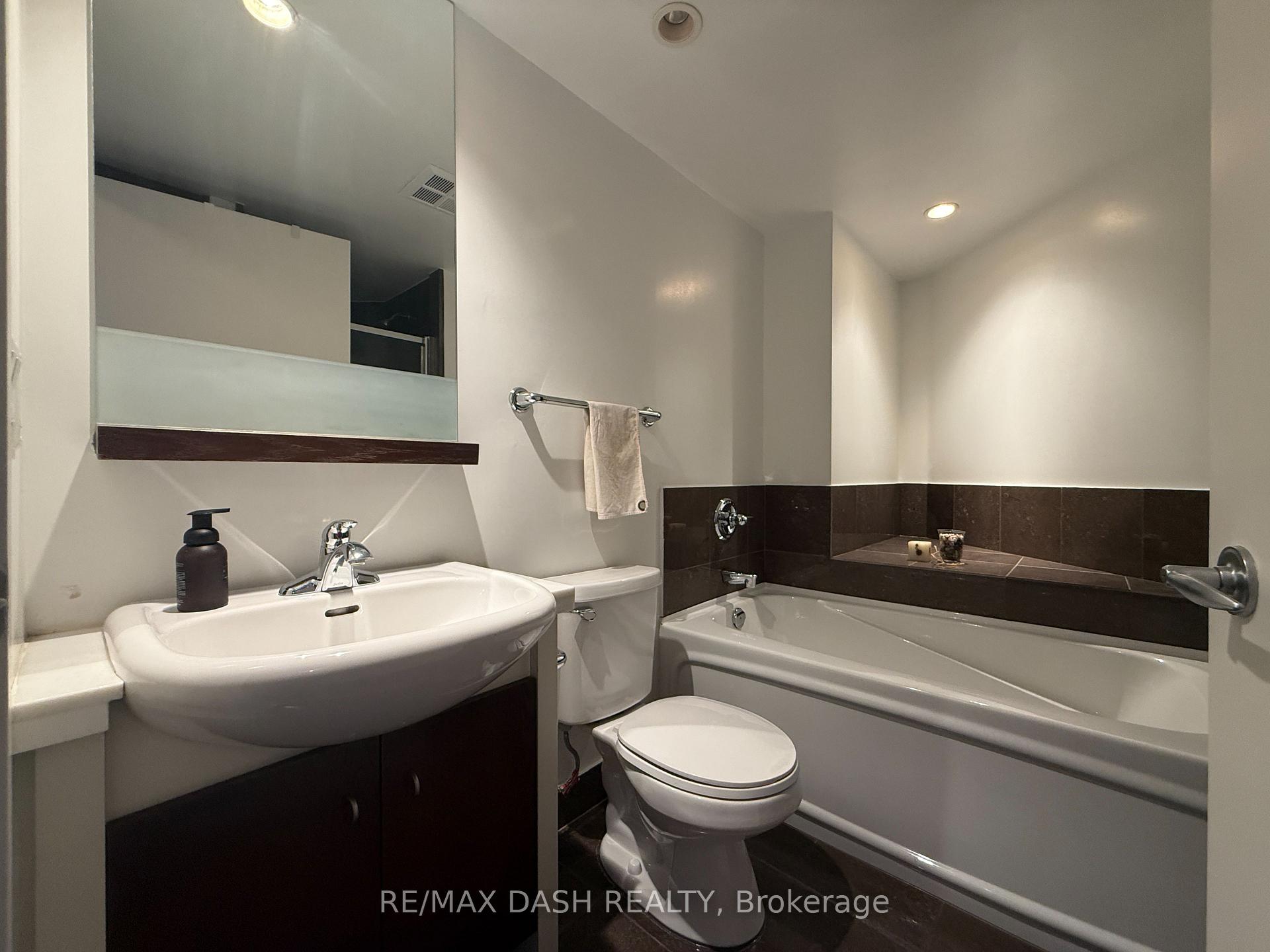 Photo 20 of Unit 1506, 208 Queens Quay W, Toronto, Waterfront Communities — HOMEH