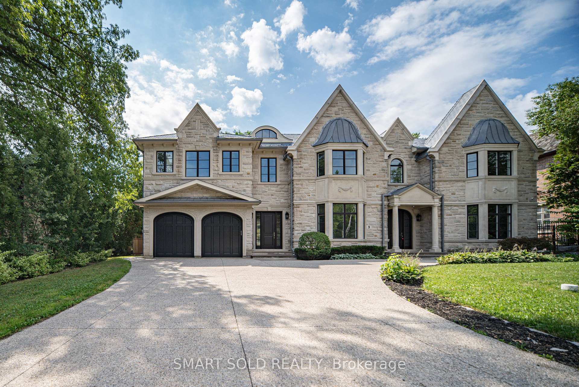Photo 2 of 9 Saintfield Avenue, North York, Bridle Path-Sunnybrook-York Mills — HOMEH