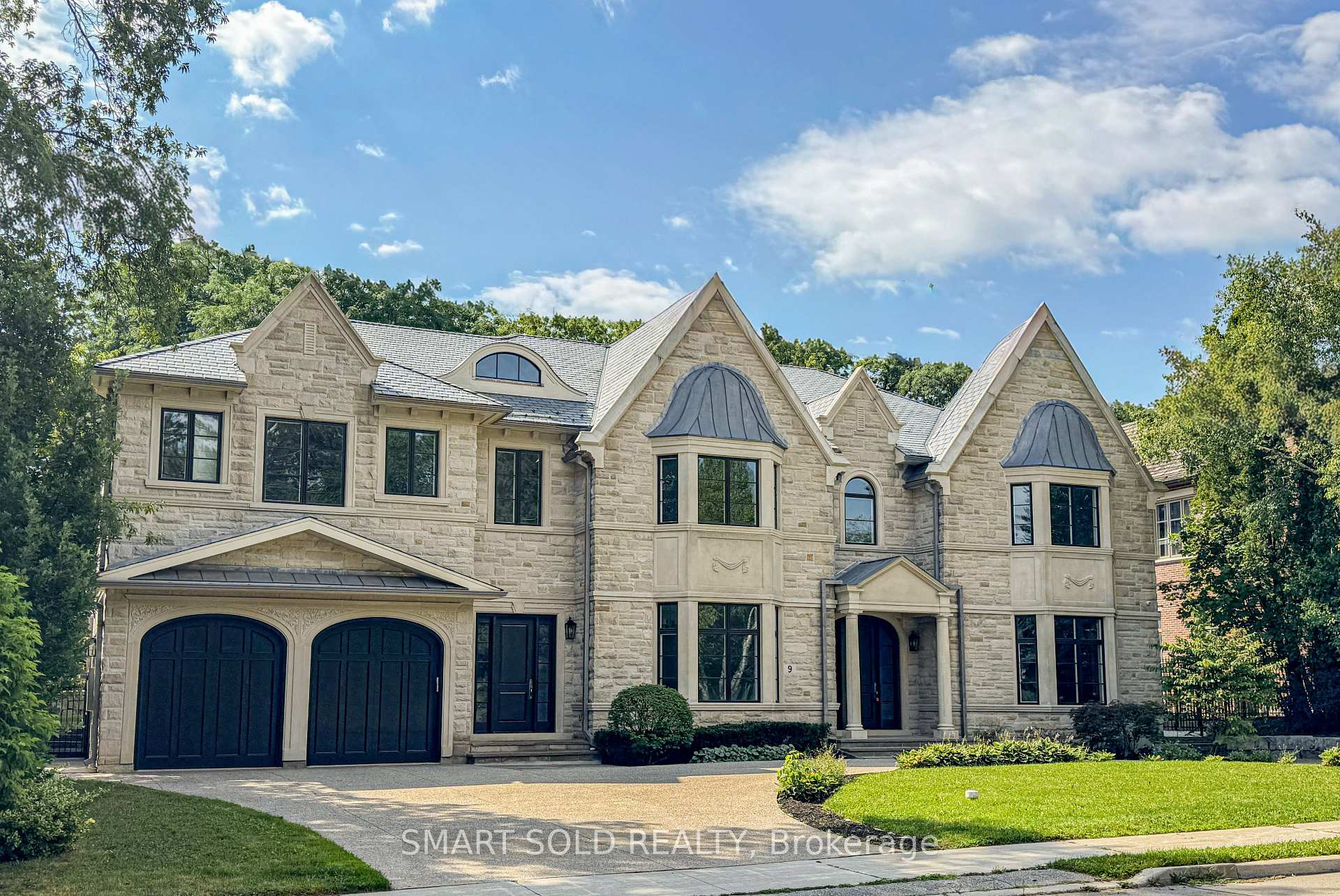 Photo 3 of 9 Saintfield Avenue, North York, Bridle Path-Sunnybrook-York Mills — HOMEH