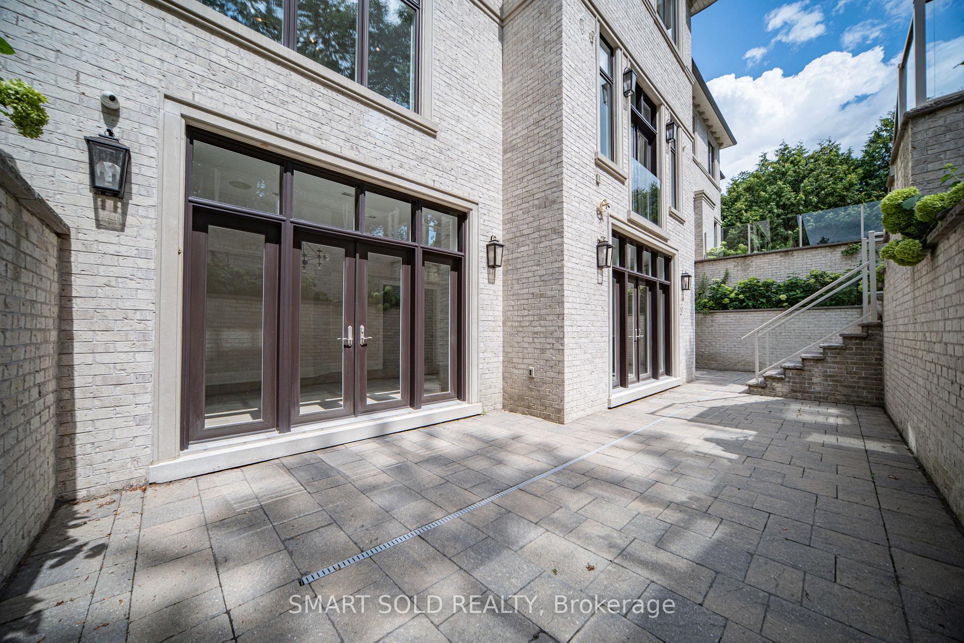 Photo 5 of 9 Saintfield Avenue, North York, Bridle Path-Sunnybrook-York Mills — HOMEH