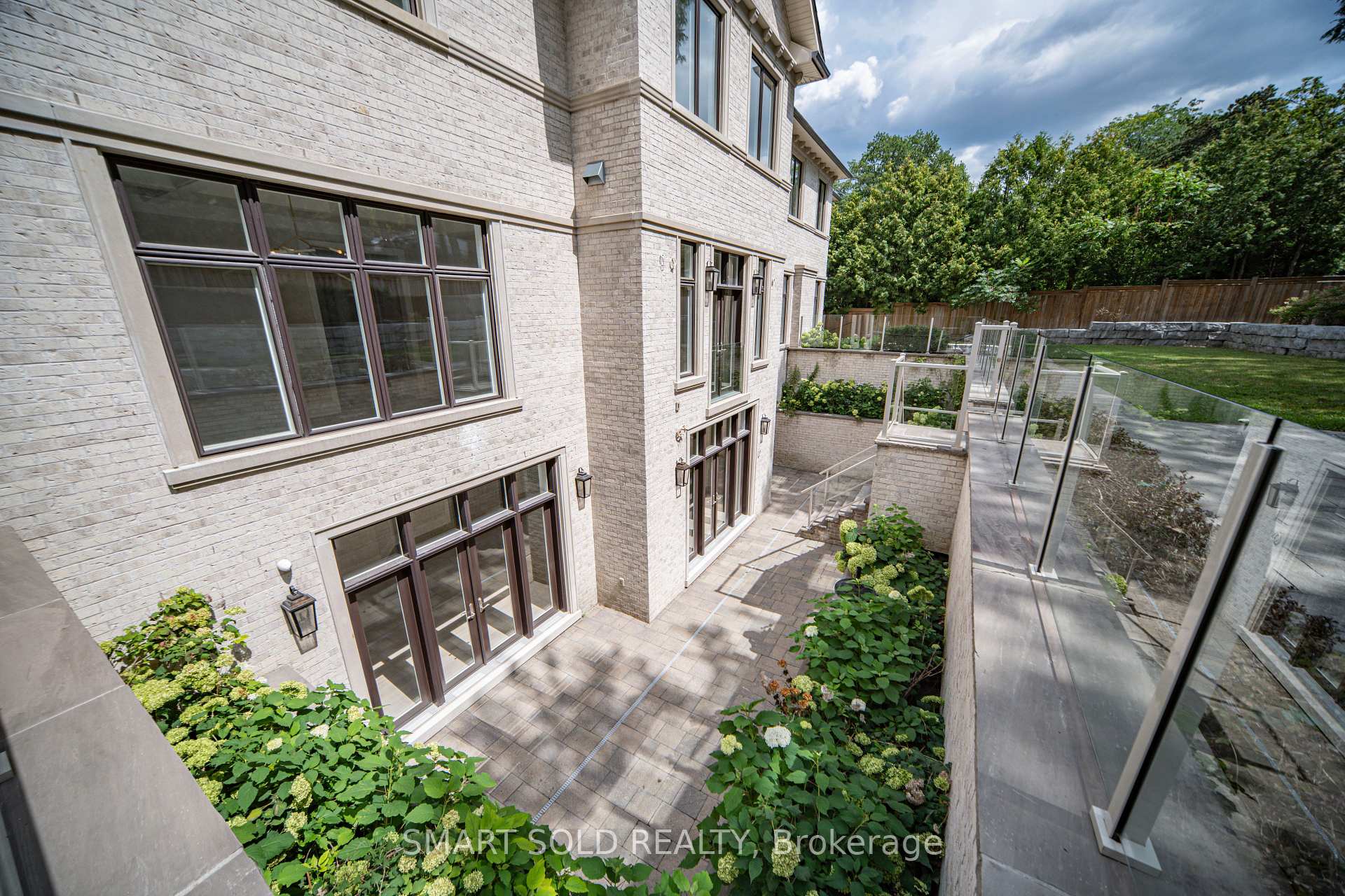 Photo 6 of 9 Saintfield Avenue, North York, Bridle Path-Sunnybrook-York Mills — HOMEH