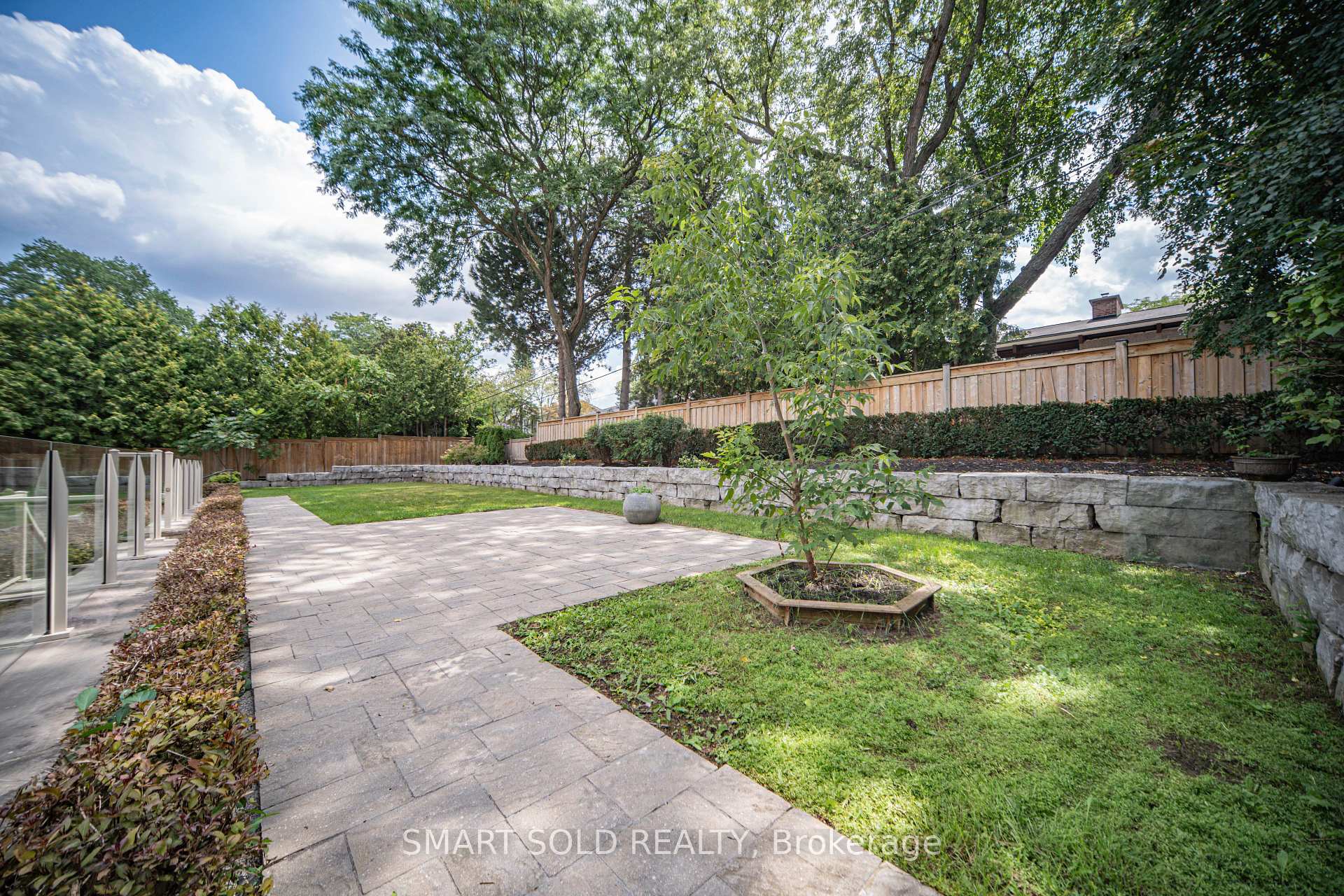 Photo 7 of 9 Saintfield Avenue, North York, Bridle Path-Sunnybrook-York Mills — HOMEH