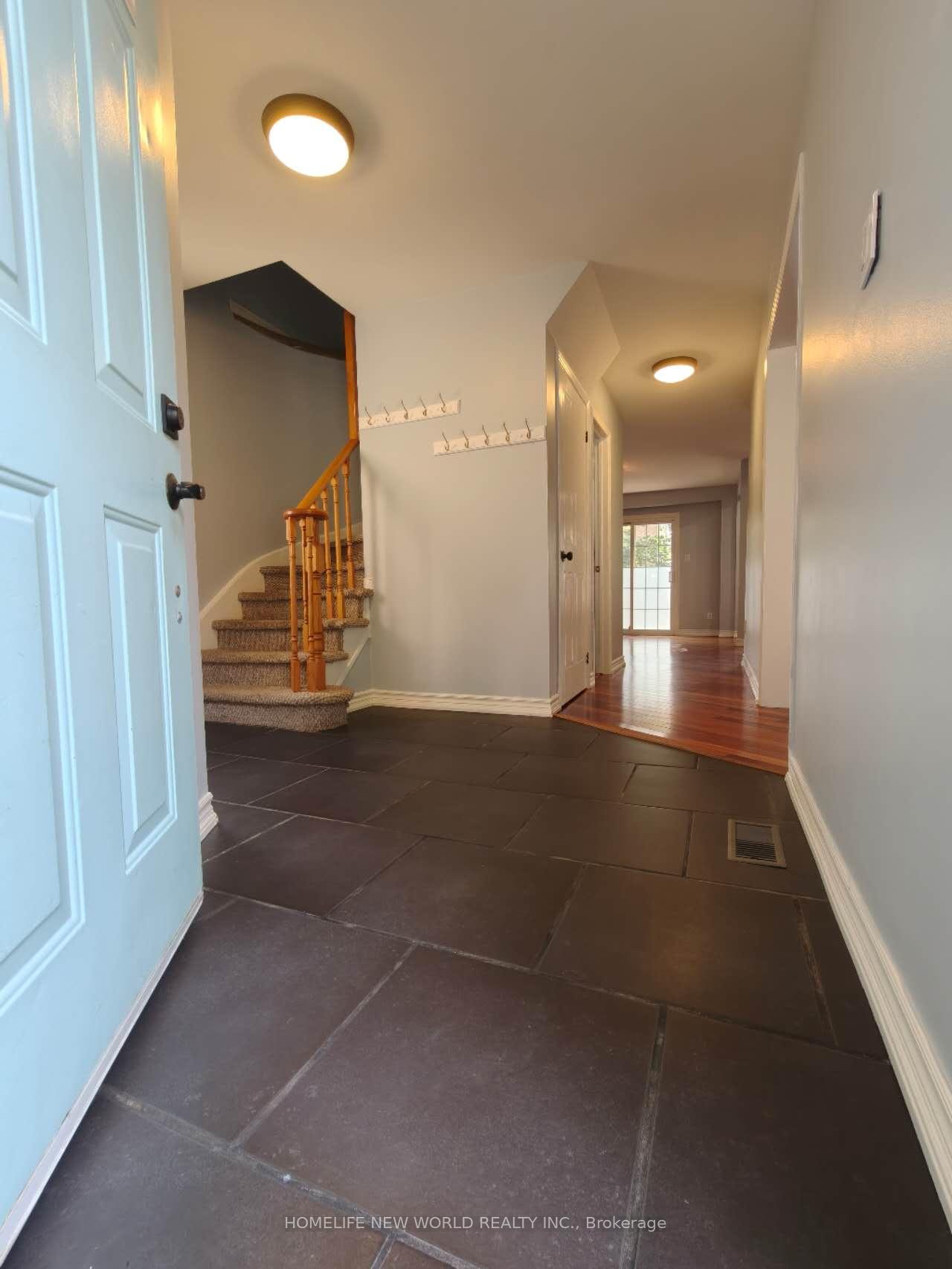 Photo 3 of 32 Moorcrest Drive, Aurora, Aurora Village — HOMEH