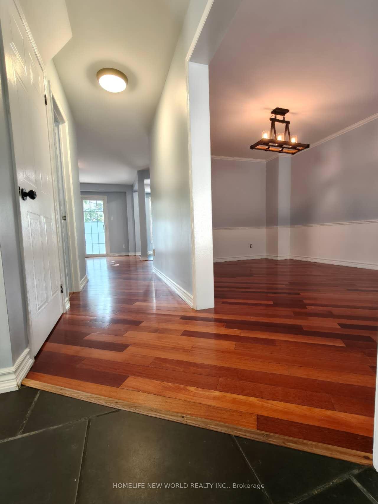 Photo 4 of 32 Moorcrest Drive, Aurora, Aurora Village — HOMEH