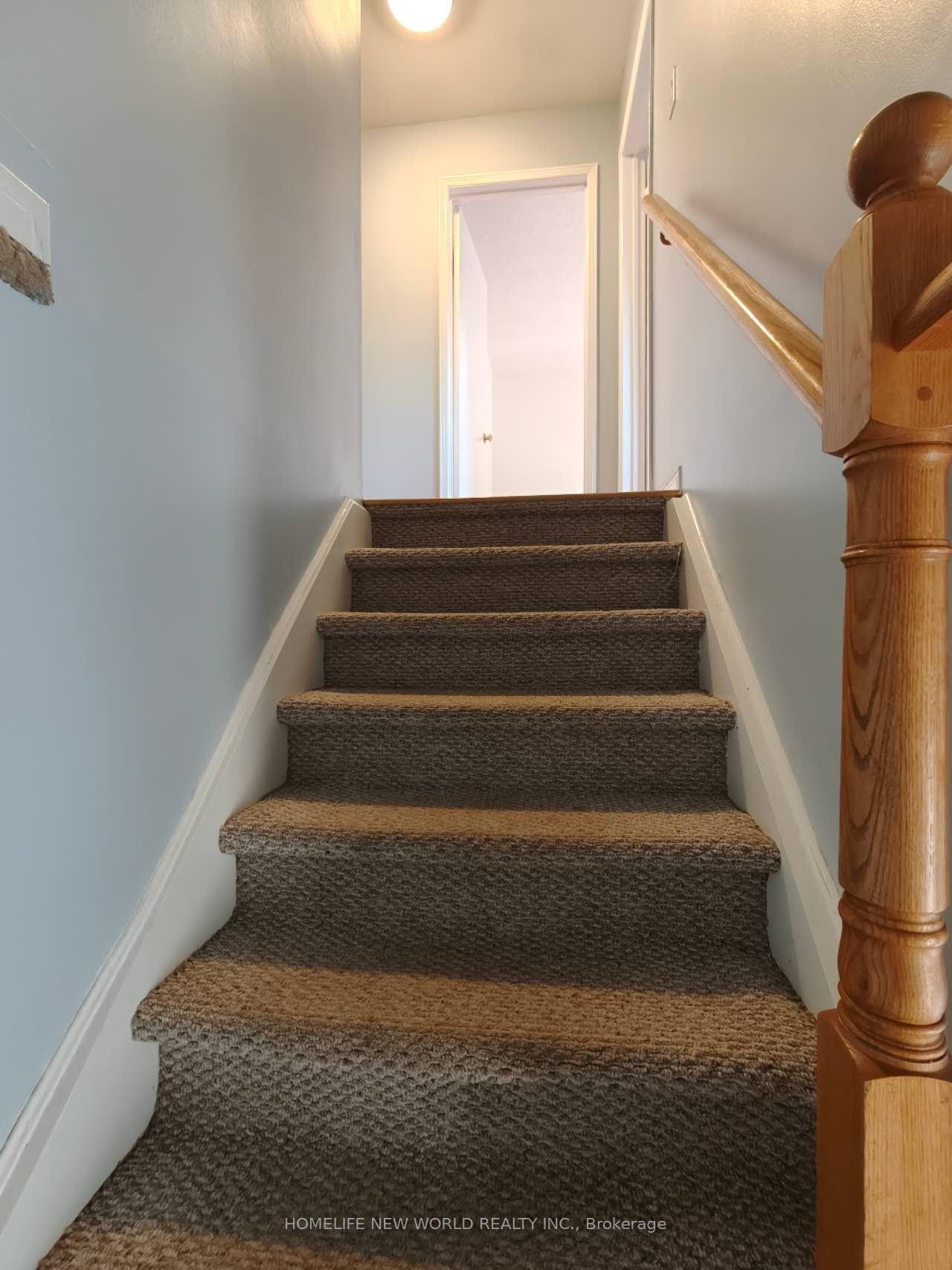 Photo 11 of 32 Moorcrest Drive, Aurora, Aurora Village — HOMEH