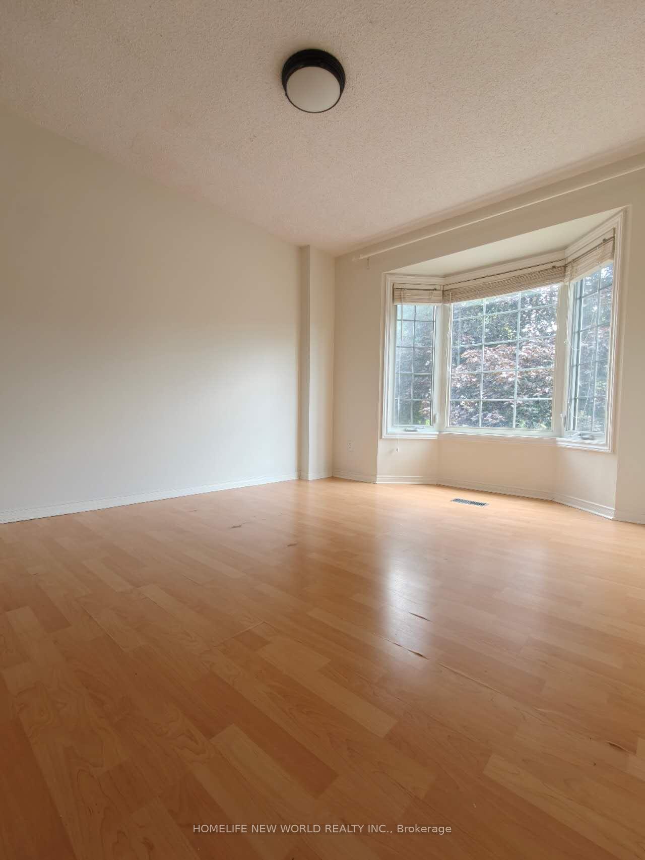 Photo 13 of 32 Moorcrest Drive, Aurora, Aurora Village — HOMEH