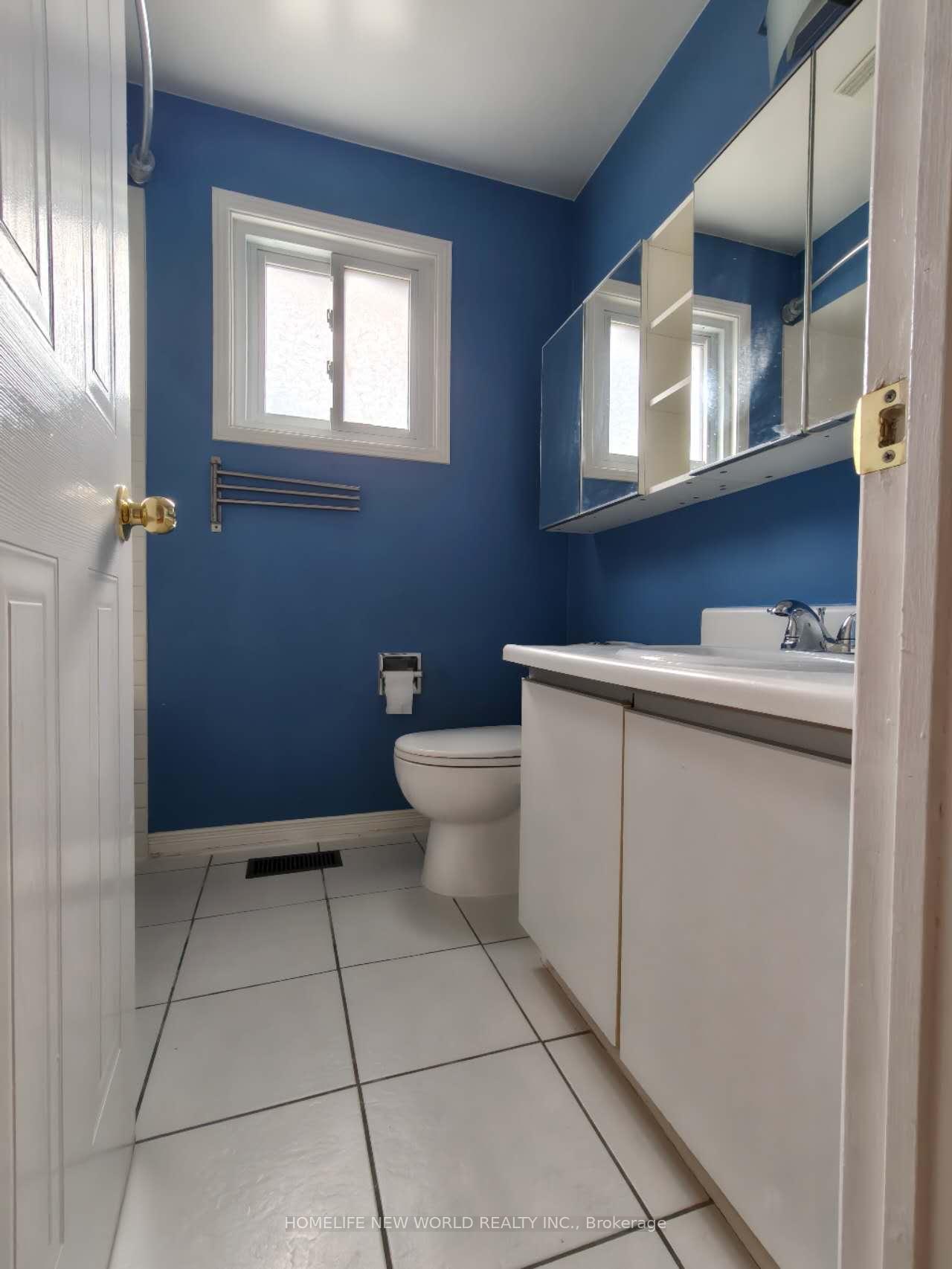 Photo 14 of 32 Moorcrest Drive, Aurora, Aurora Village — HOMEH