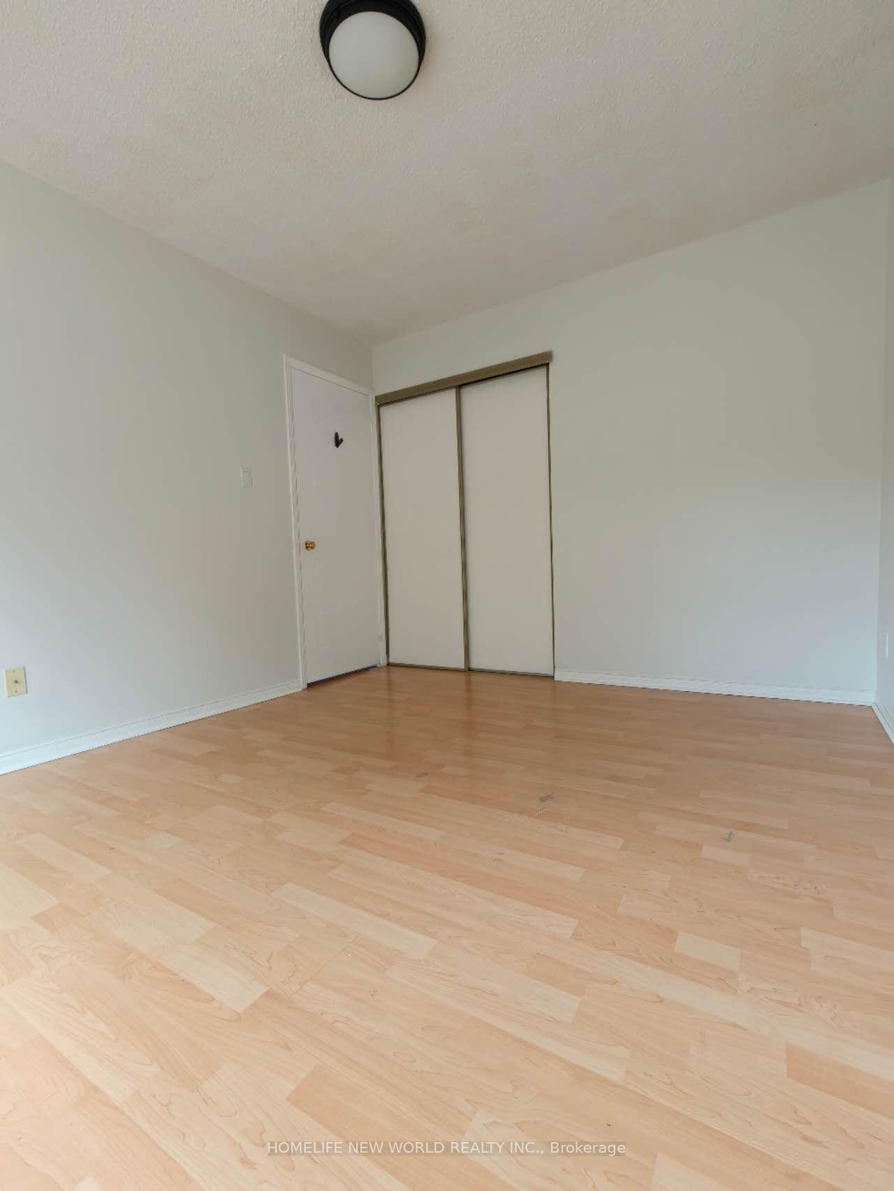 Photo 17 of 32 Moorcrest Drive, Aurora, Aurora Village — HOMEH