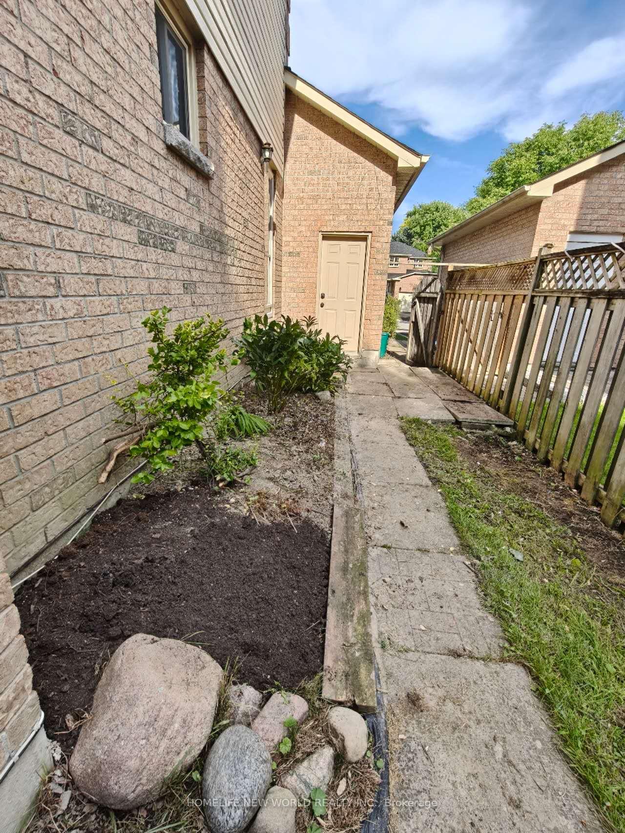 Photo 26 of 32 Moorcrest Drive, Aurora, Aurora Village — HOMEH