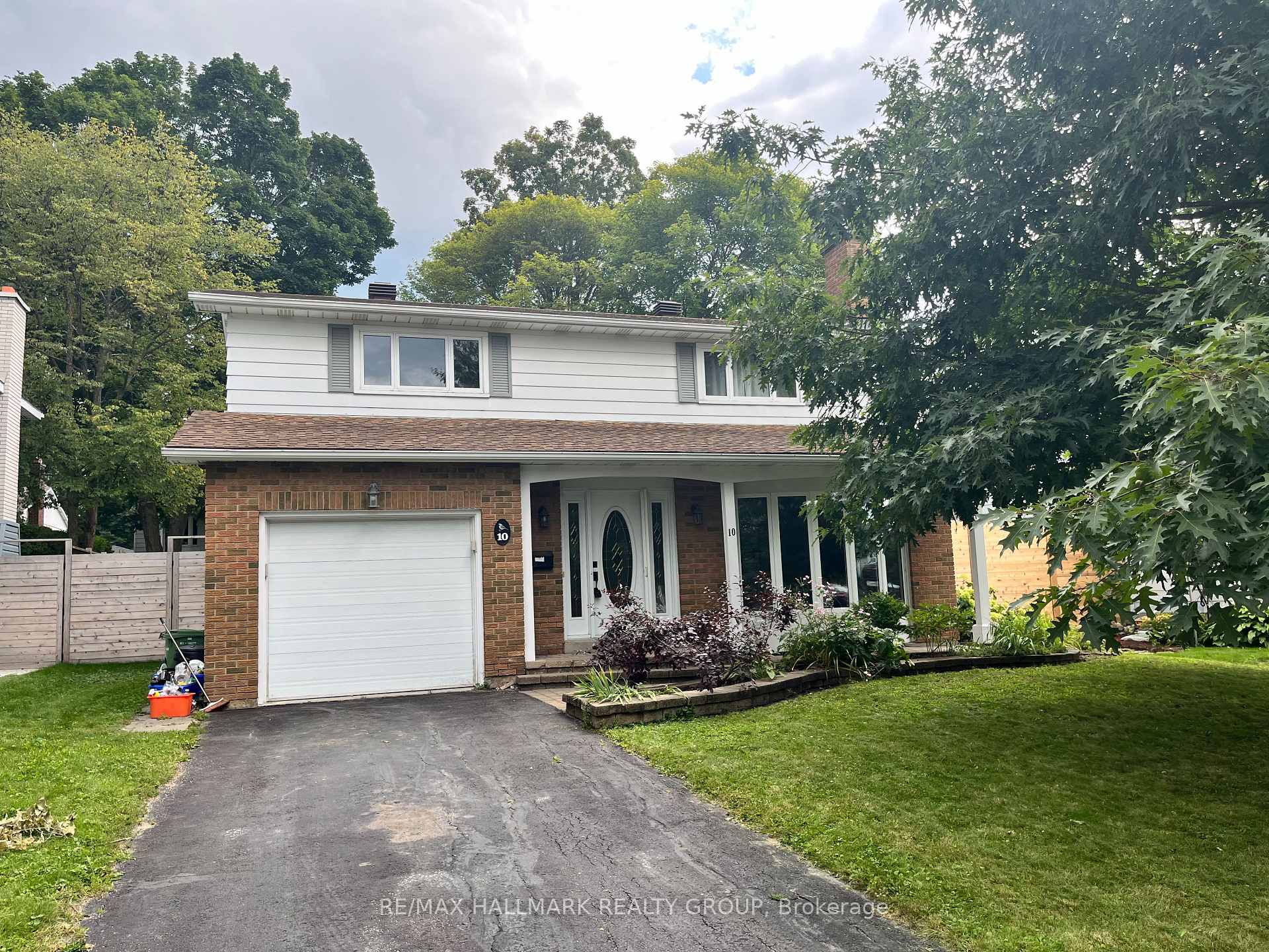Photo 1 of 10 Woodview Crescent, Ottawa, Blackburn Hamlet — HOMEH