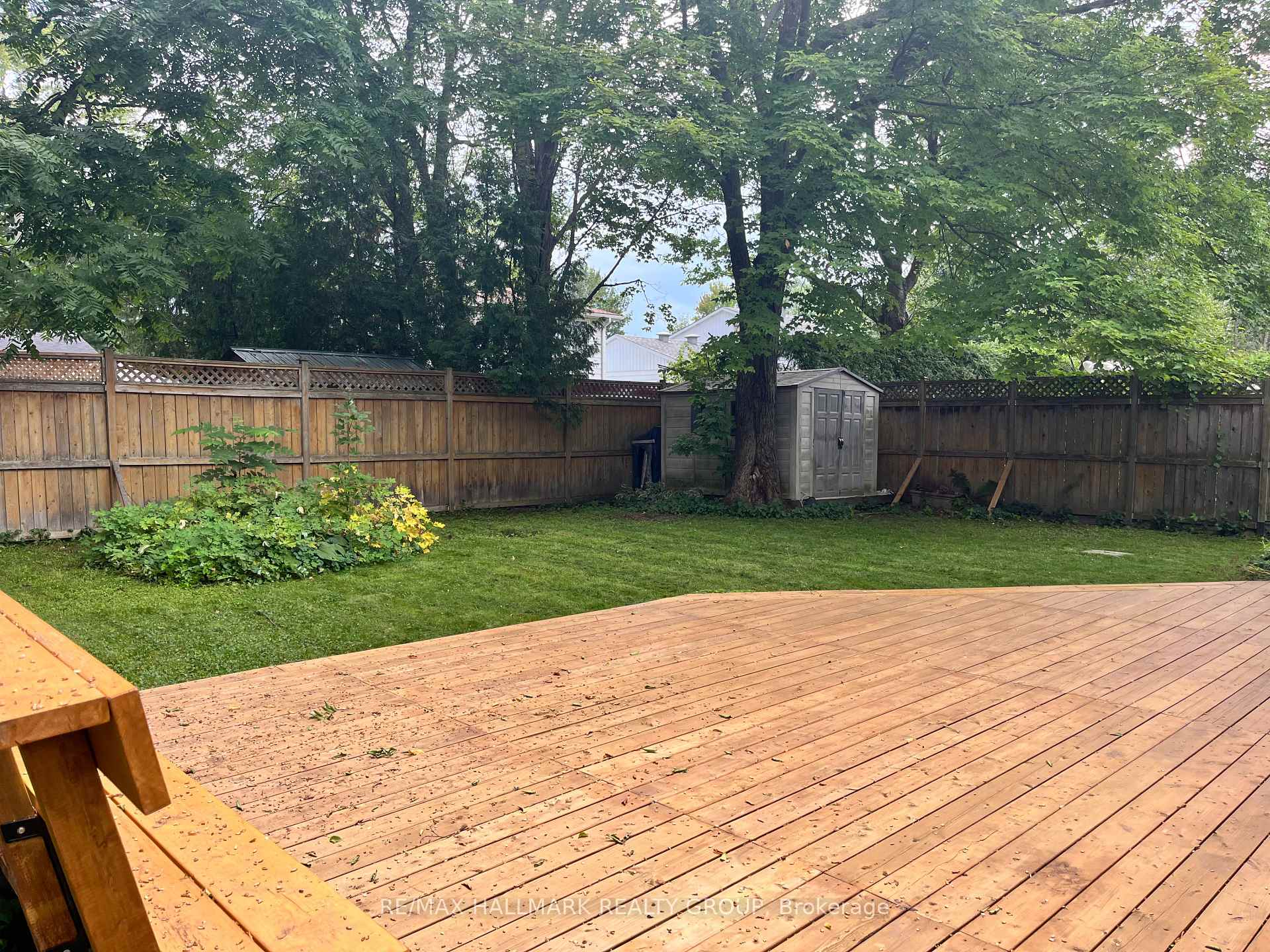 Photo 3 of 10 Woodview Crescent, Ottawa, Blackburn Hamlet — HOMEH