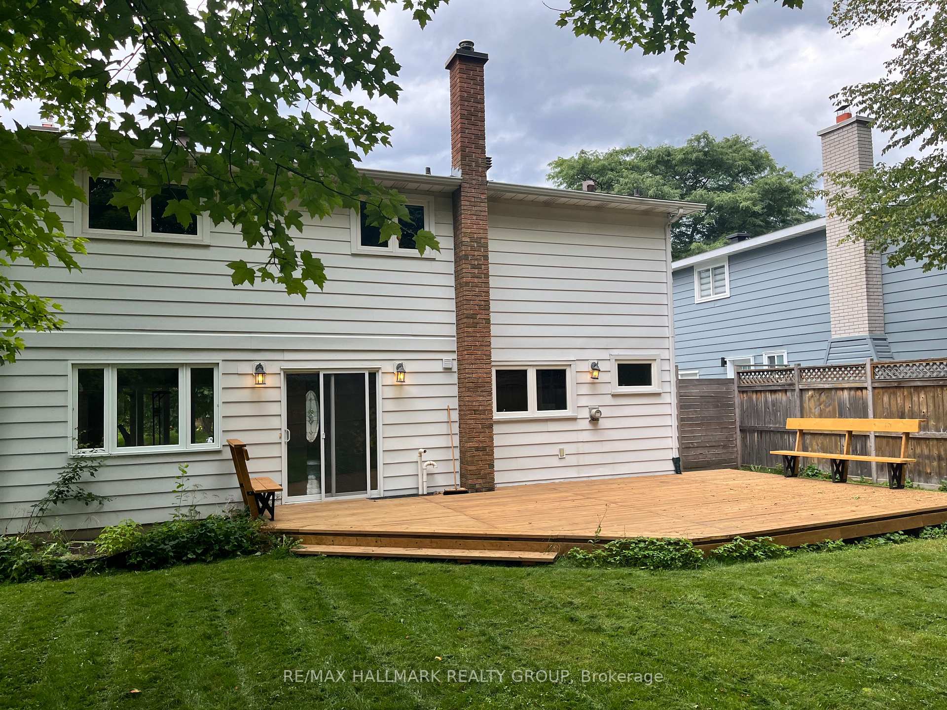 Photo 5 of 10 Woodview Crescent, Ottawa, Blackburn Hamlet — HOMEH