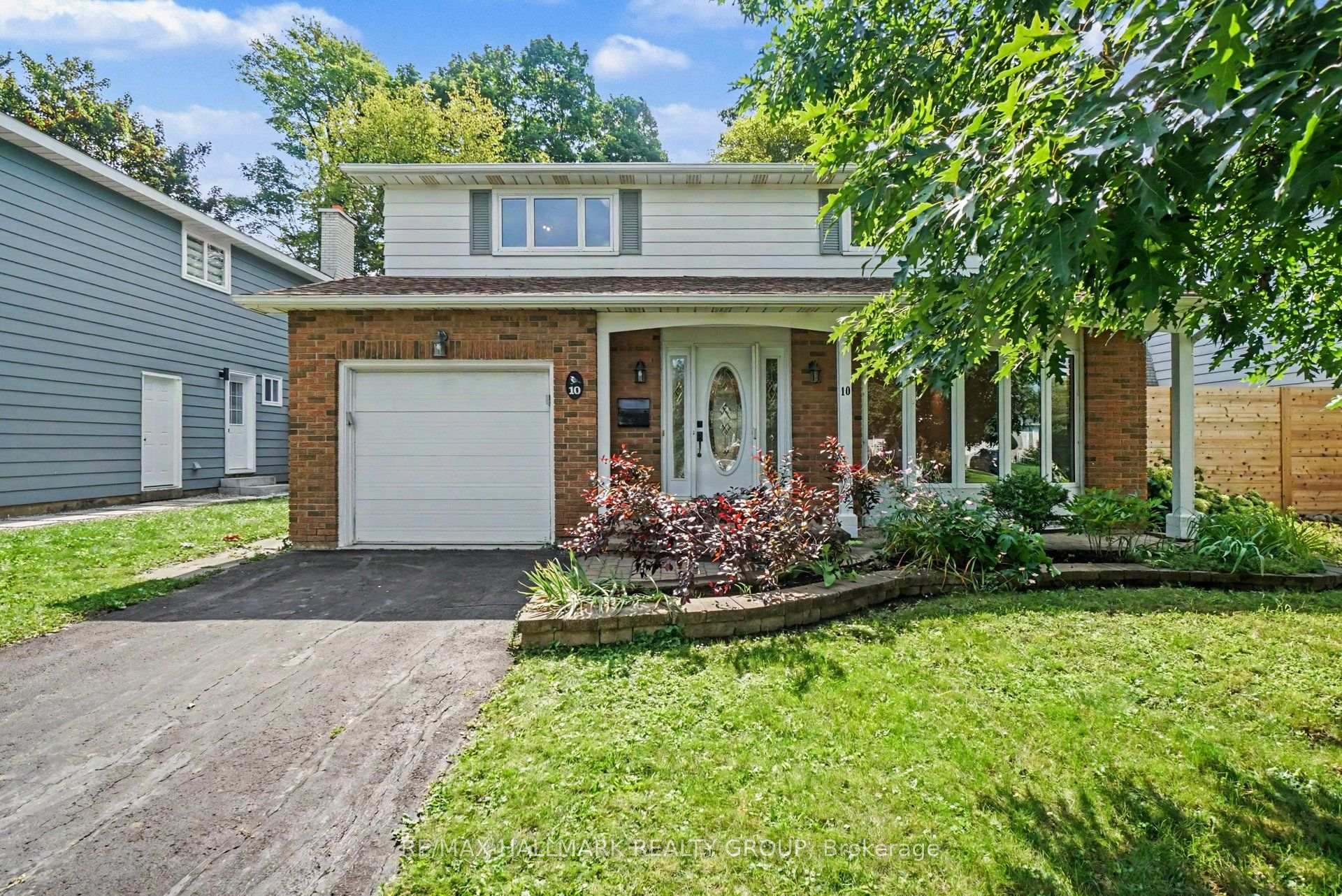 Photo 2 of 10 Woodview Crescent, Ottawa, Blackburn Hamlet — HOMEH
